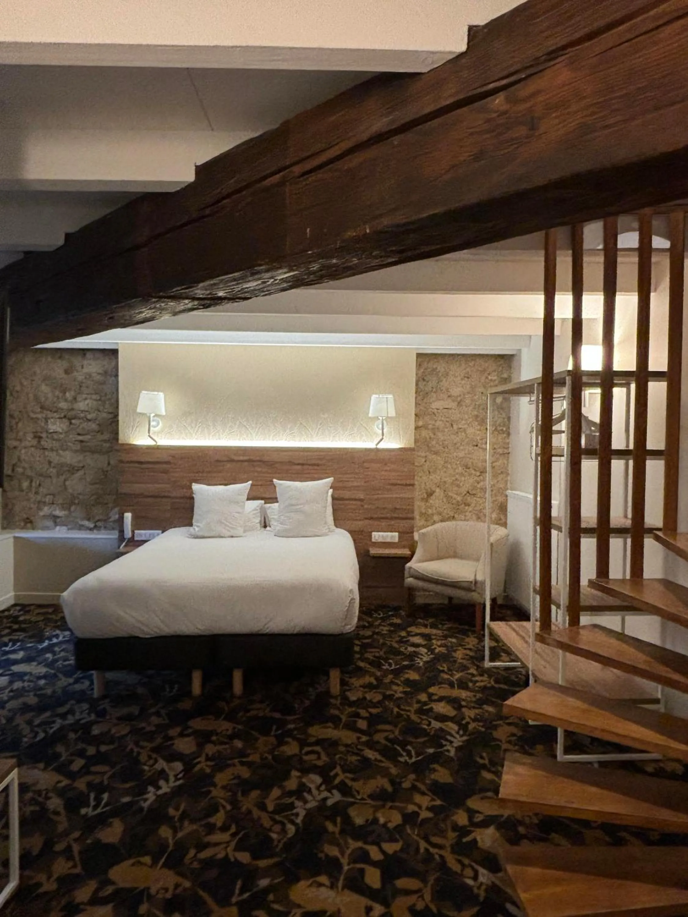 Bed in Logis HOTEL DU PARC