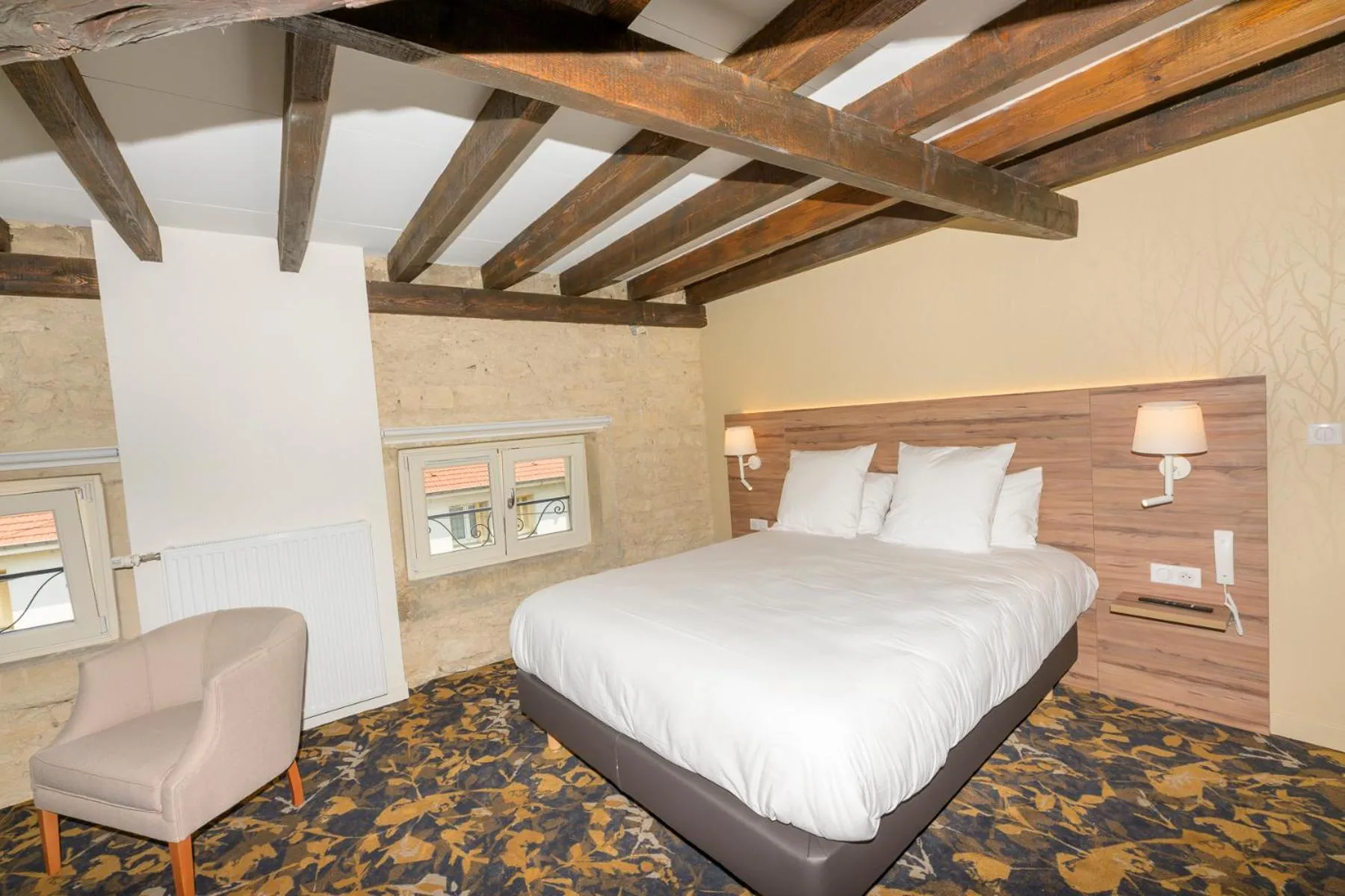 Photo of the whole room, Bed in Logis HOTEL DU PARC