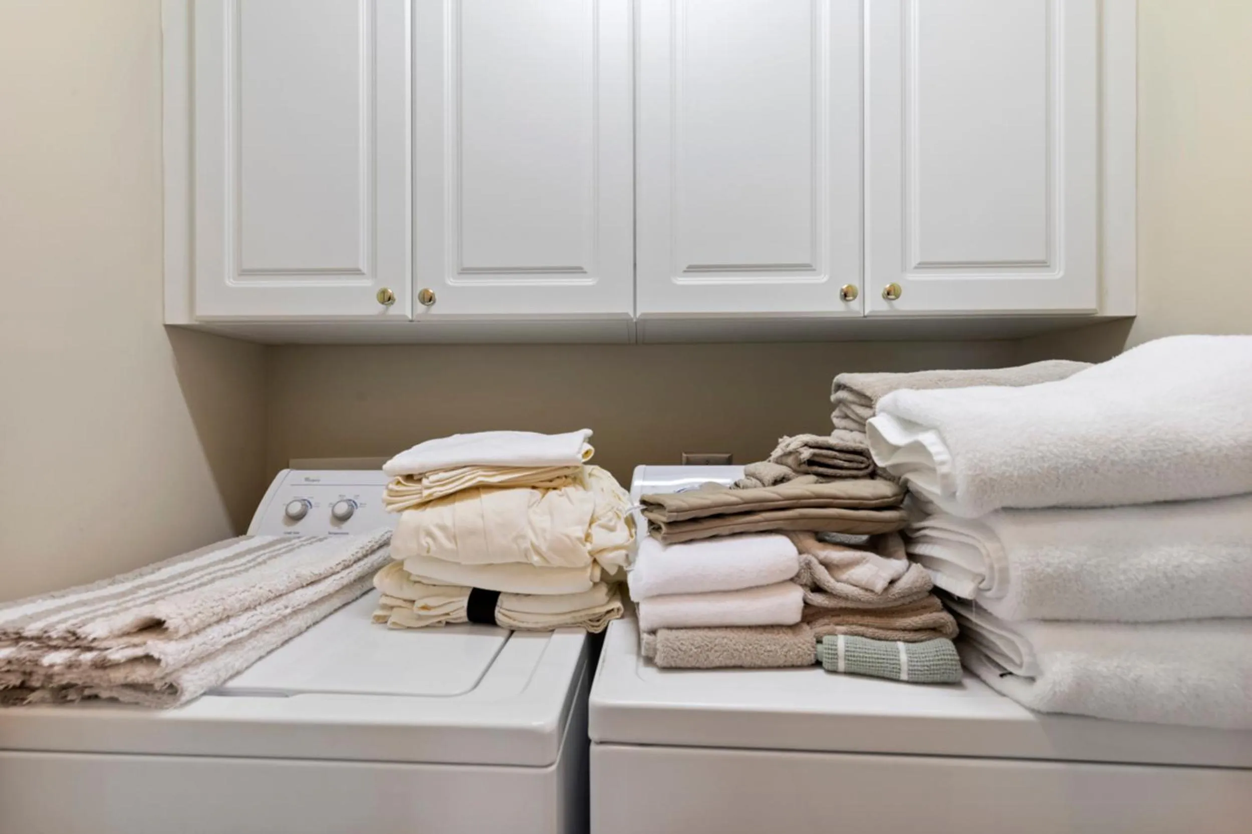 washing machine in Stunning 3BR Condo near Myrtlewood Golf Resort and Beach