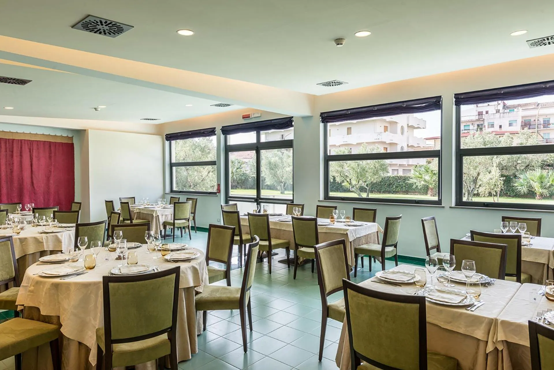 Restaurant/places to eat in Rada Siri