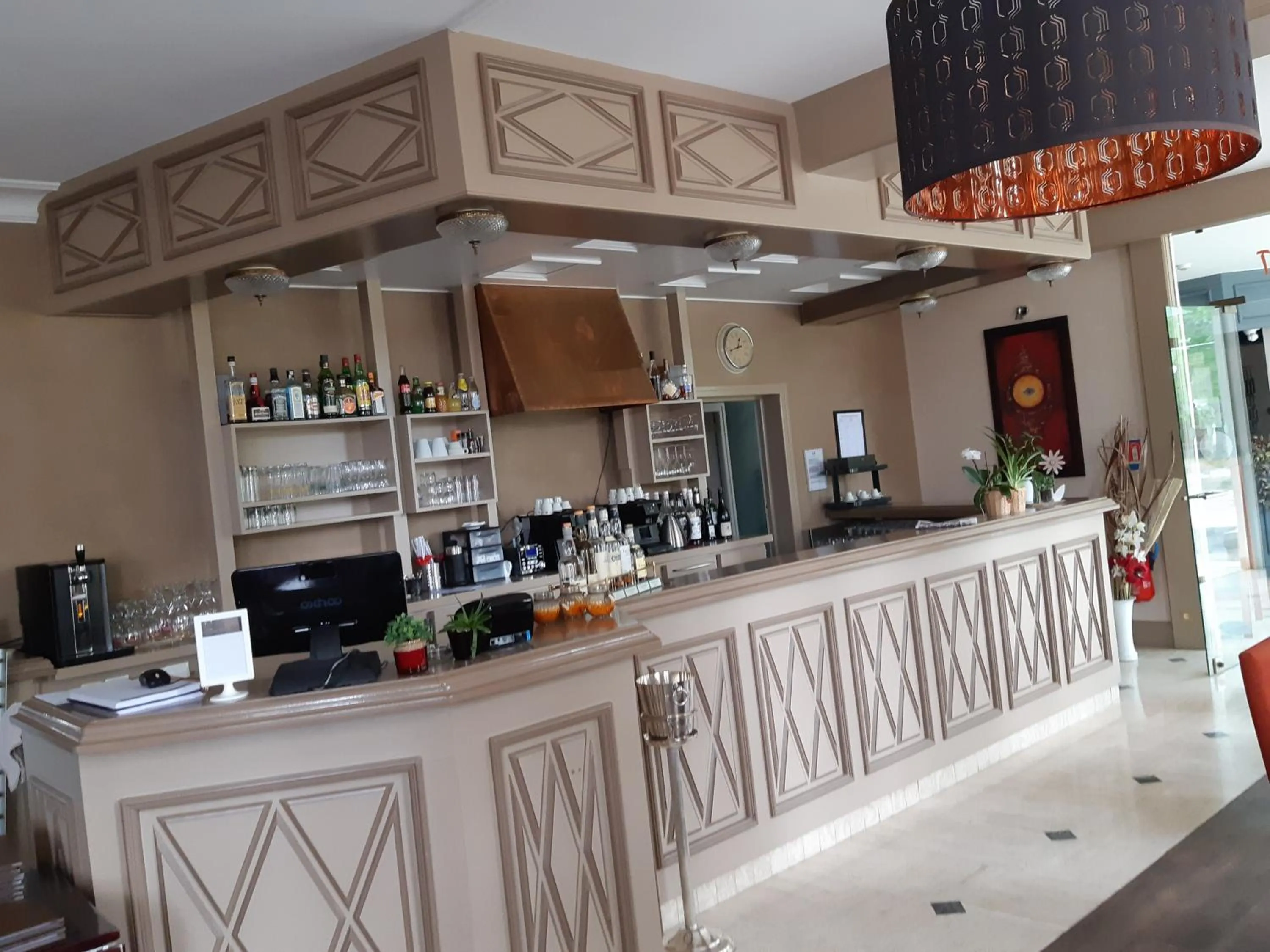 Lounge or bar in Logis Hôtel Restaurant Le Parc