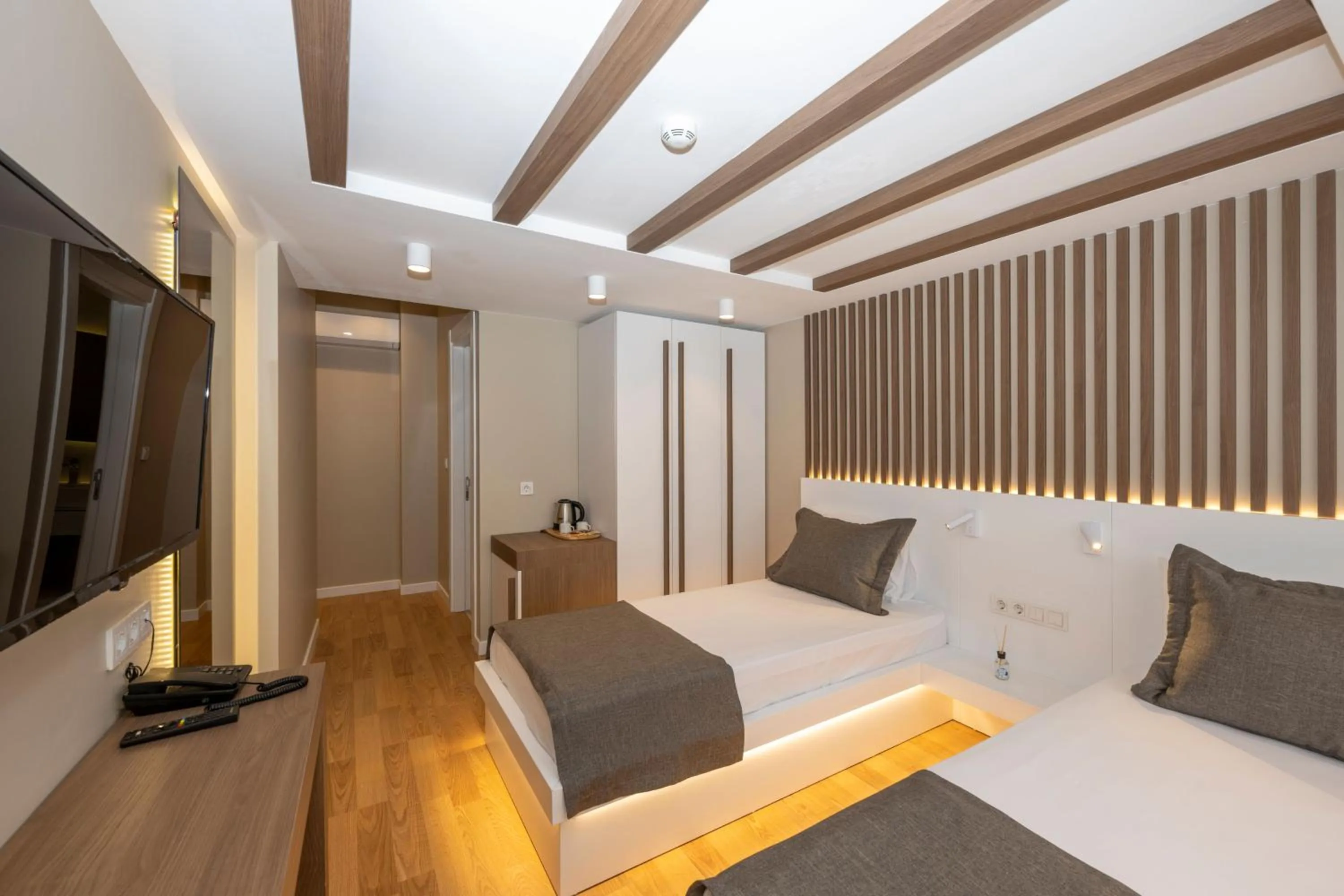 TV and multimedia, Bed in Hotel Grand İstanbul