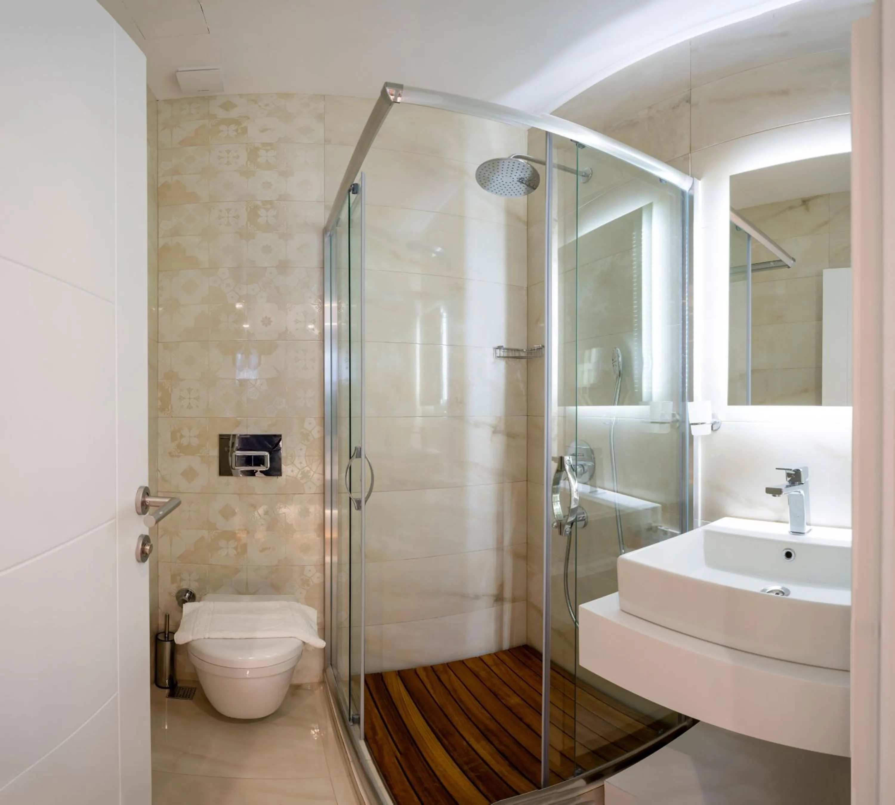 Toilet in Hotel Grand İstanbul