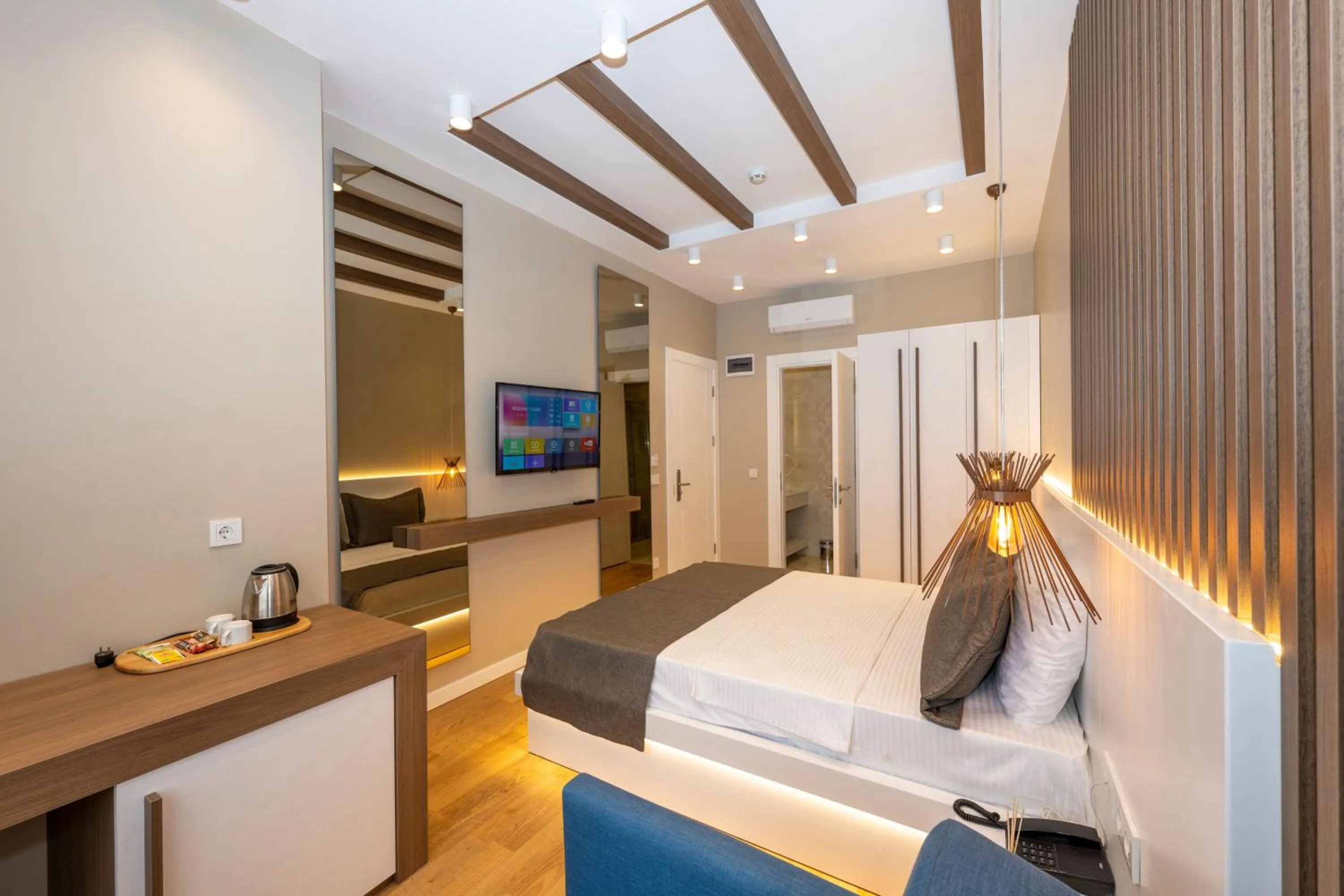 TV and multimedia, Bed in Hotel Grand İstanbul