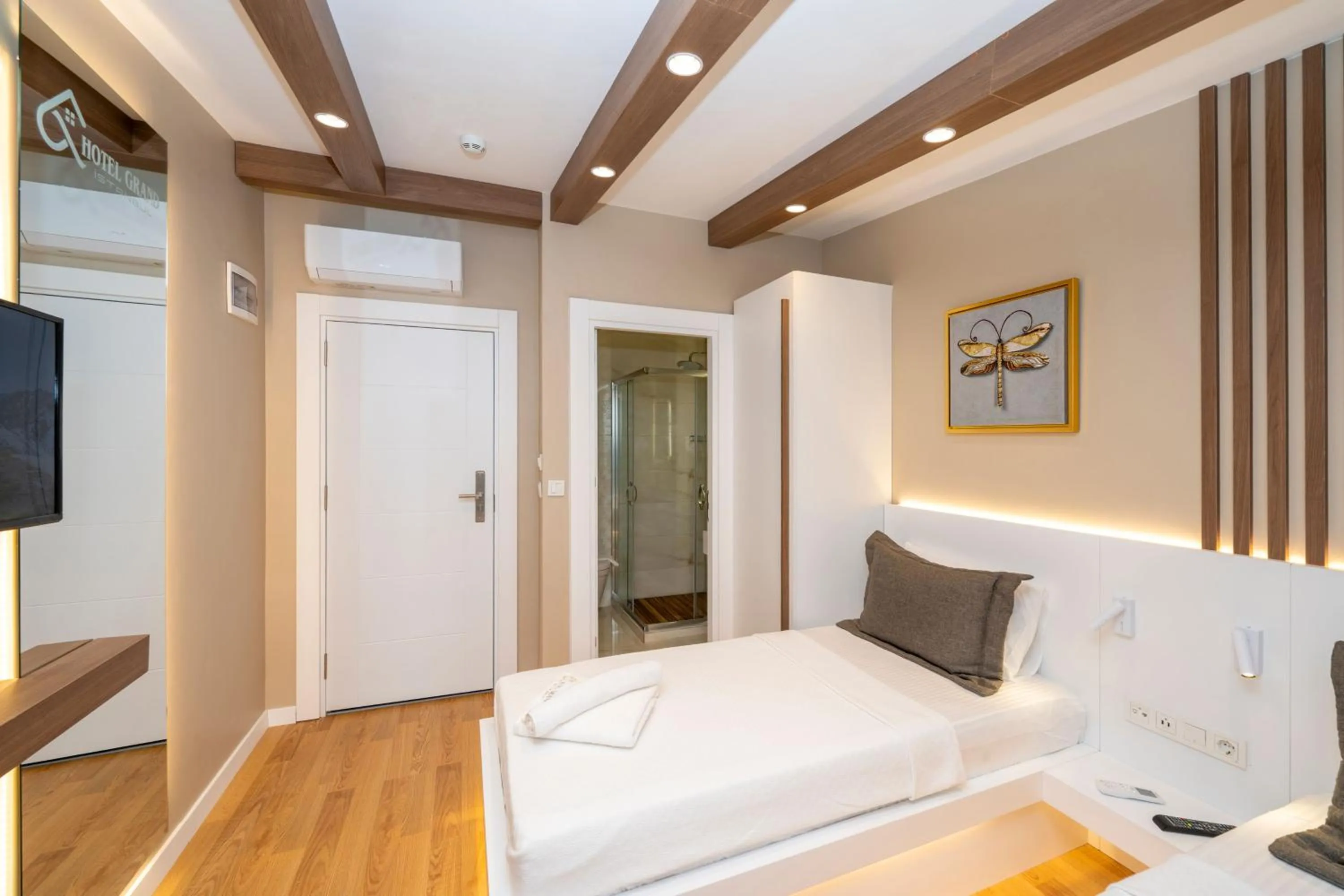 Bed in Hotel Grand İstanbul