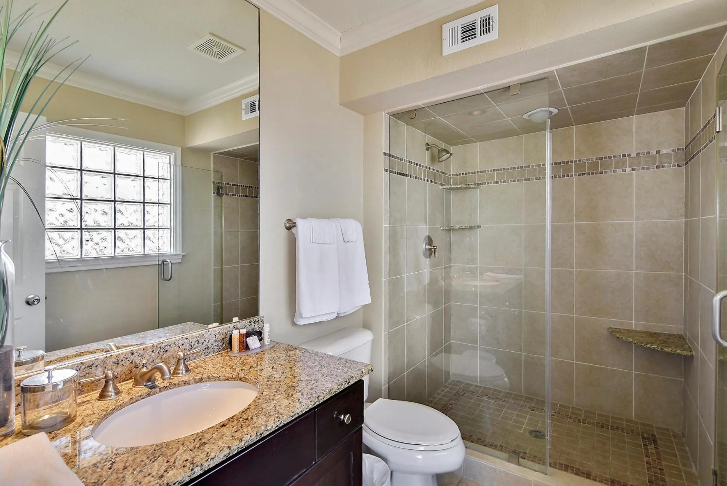 Bathroom in Dawn 631