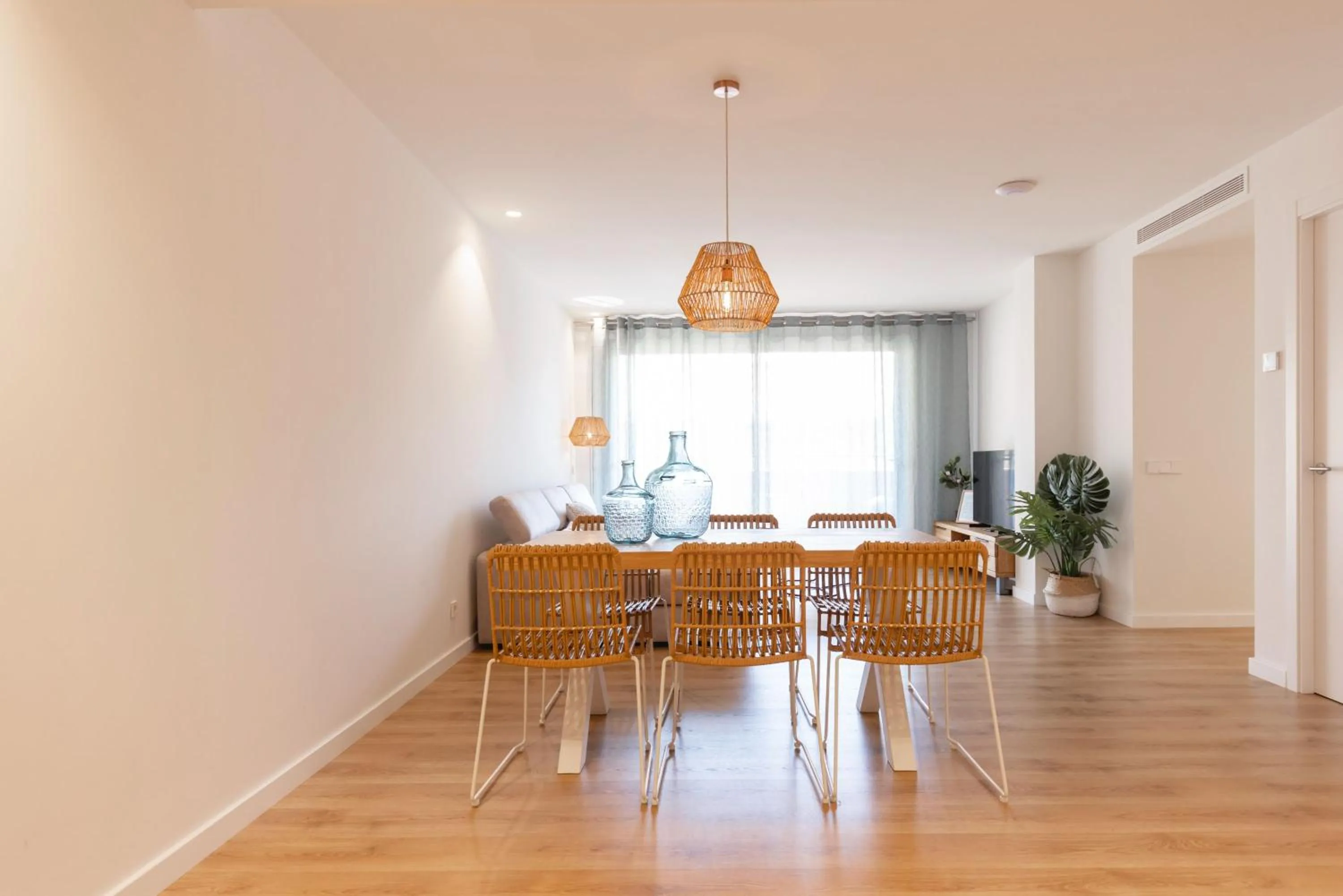 Photo of the whole room in Bravissimo Falcó, 3 bedrooms and balcony