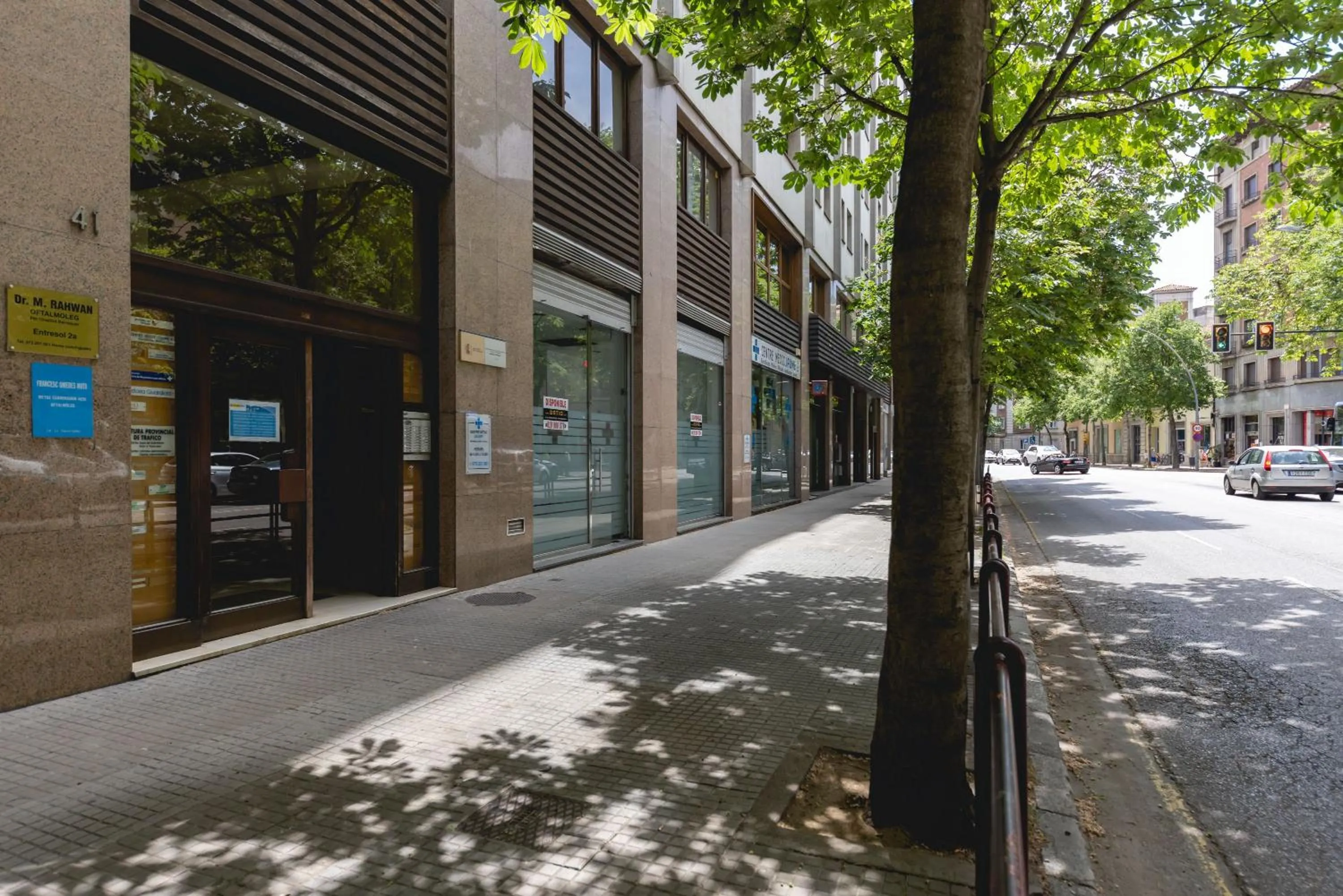 Property building in Bravissimo Falcó, 3 bedrooms and balcony