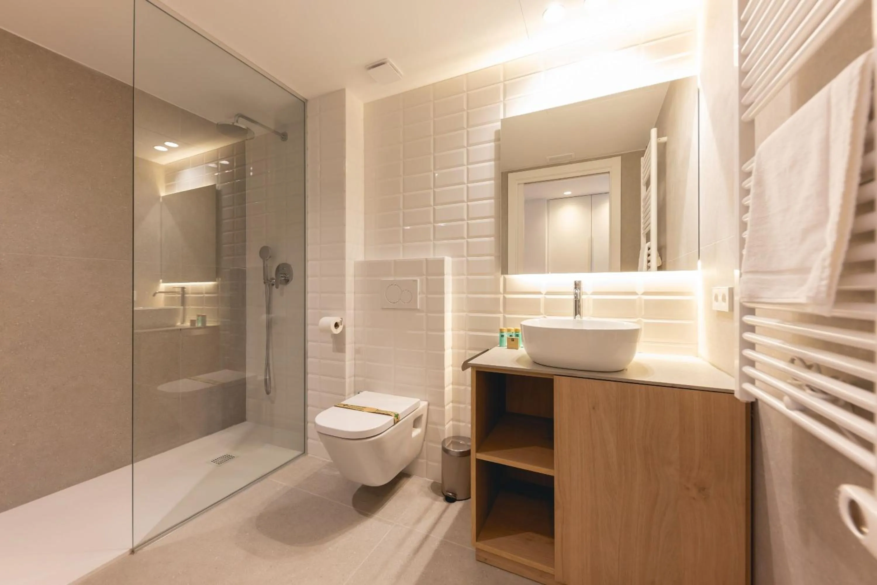 Bathroom in Bravissimo Domènica, 2 bedrooms and balcony