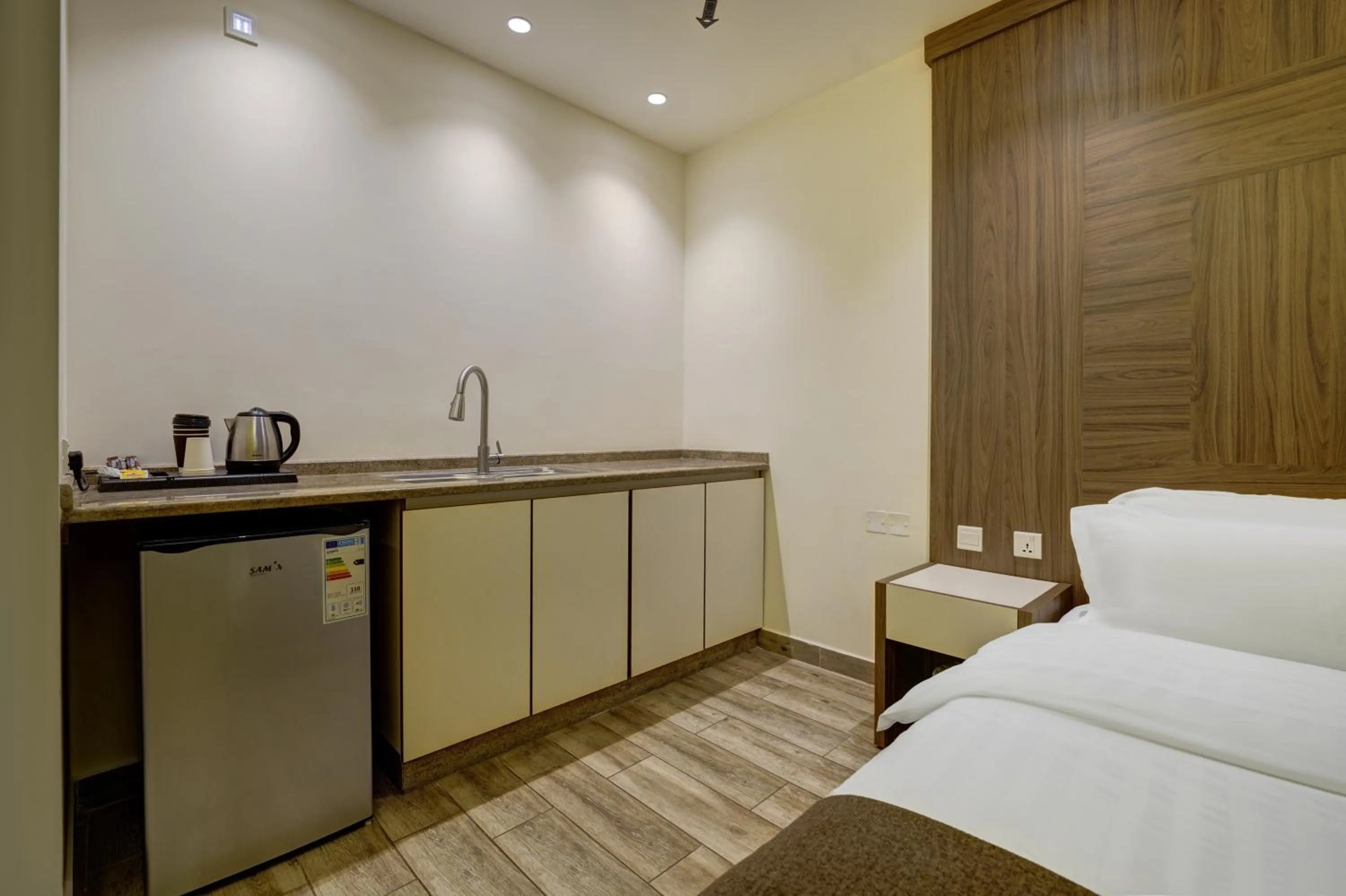 Coffee/tea facilities, Bed in Luciana Hotel by FHM