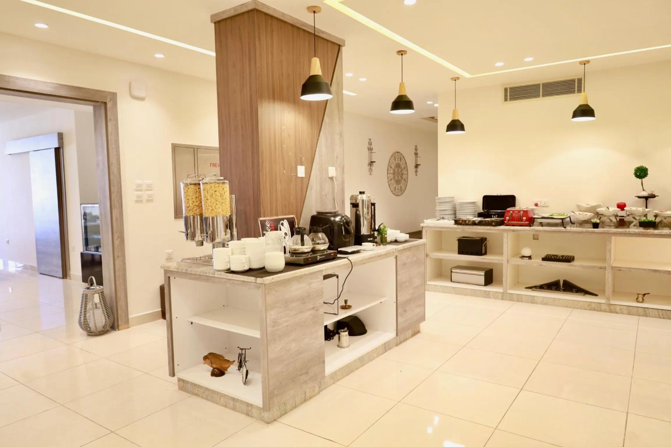 Restaurant/places to eat in Luciana Hotel by FHM