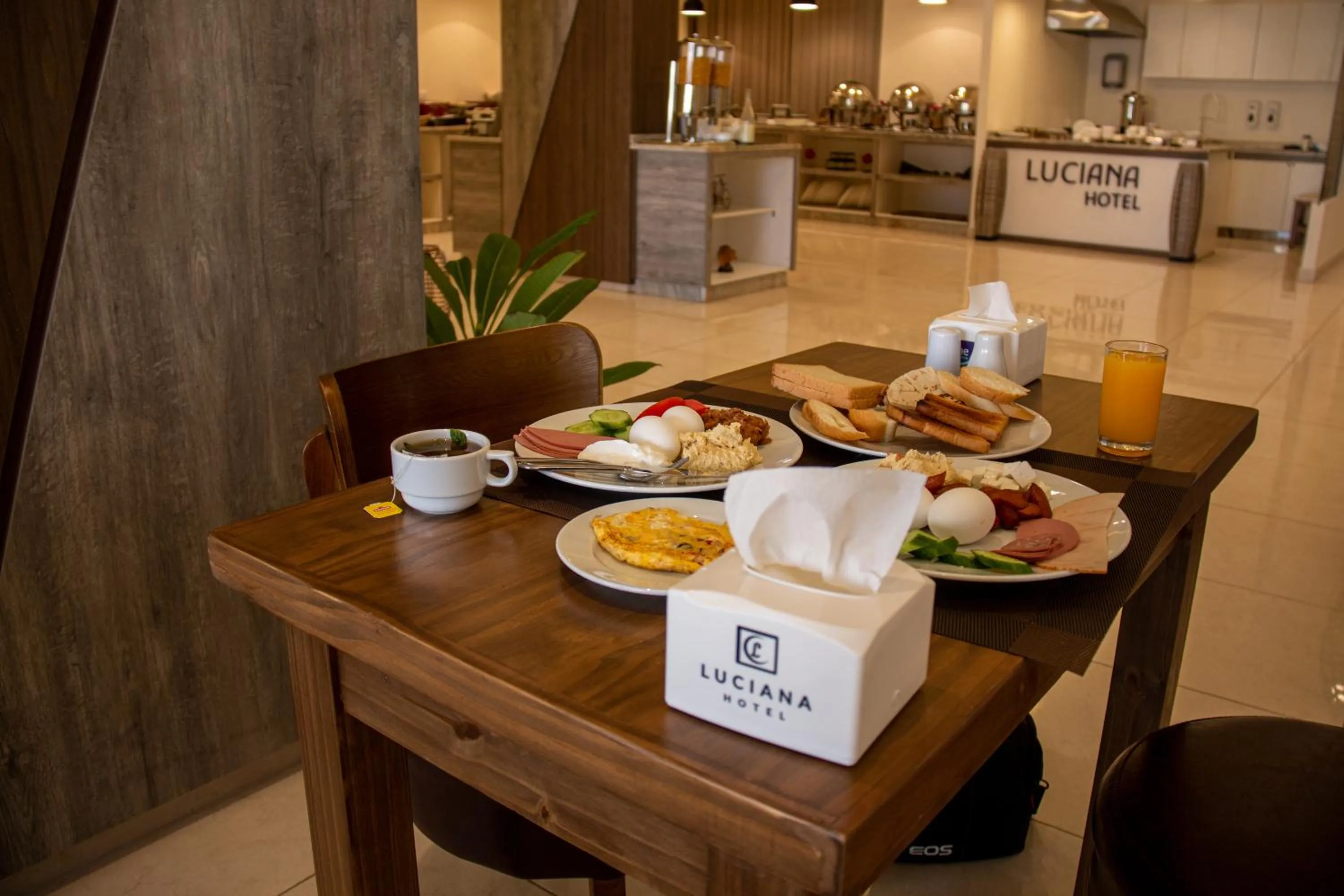 Restaurant/places to eat in Luciana Hotel by FHM
