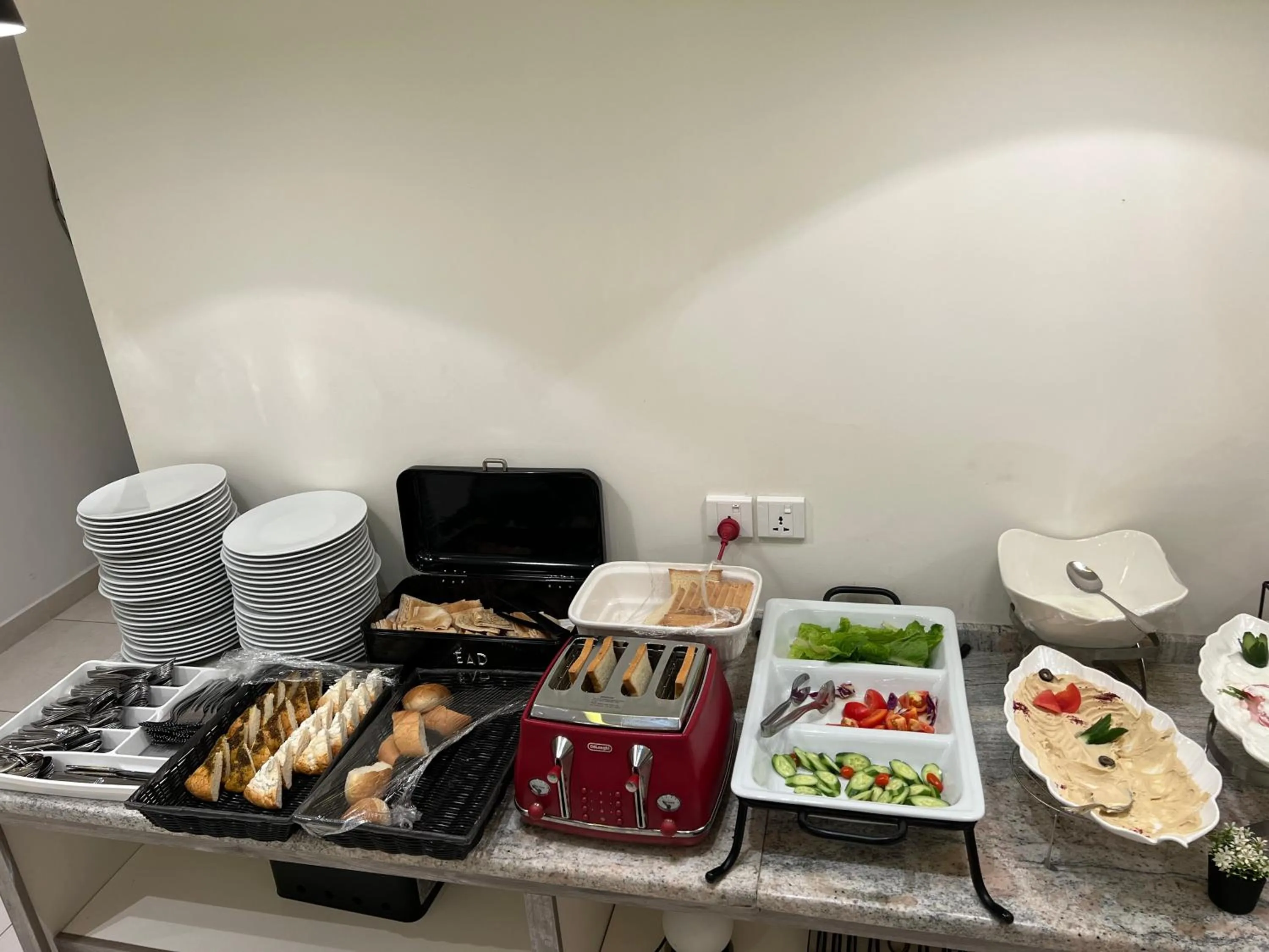 Restaurant/places to eat in Luciana Hotel by FHM