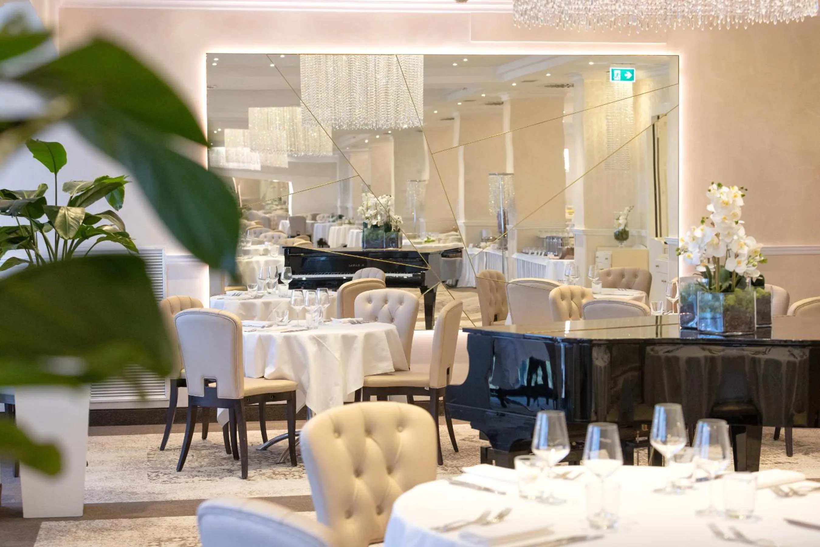 Restaurant/places to eat in Hotel Sporting