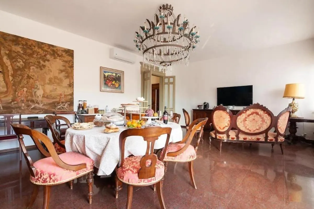 Communal lounge/ TV room in Errico Suite e Rooms