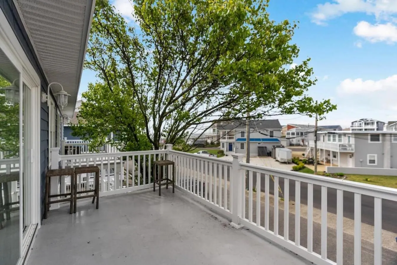 Property building in Radiant Beach Block Condo Parking Patio