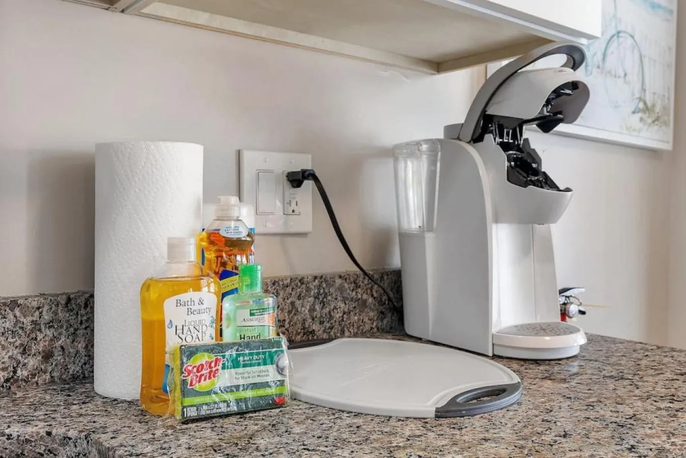 Kitchen or kitchenette in Radiant Beach Block Condo Parking Patio