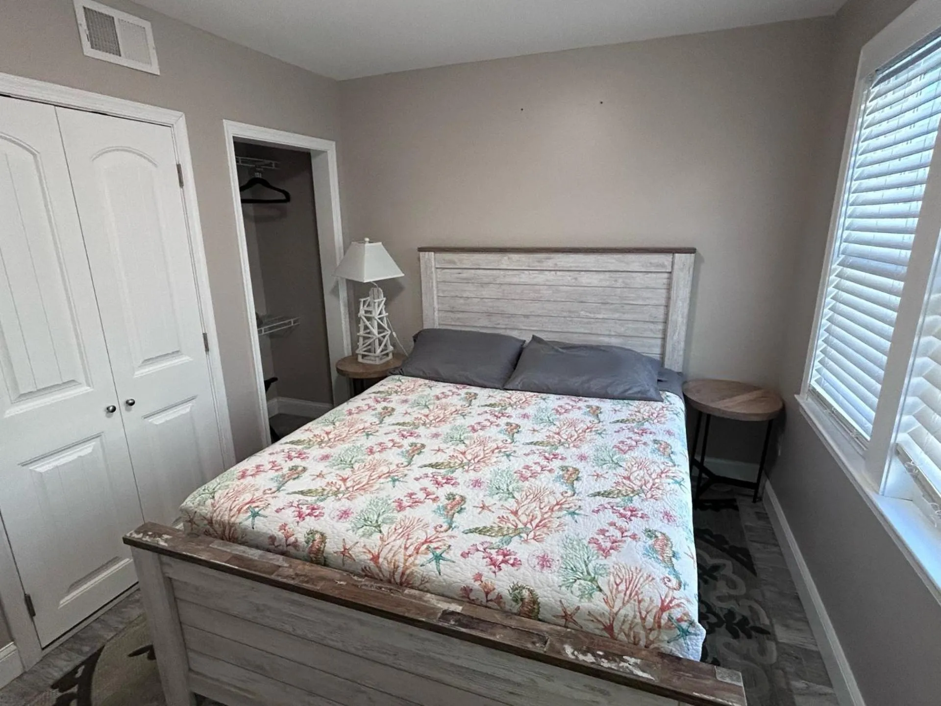 Bedroom, Bed in Beach Block Parking Modern Decor Porch