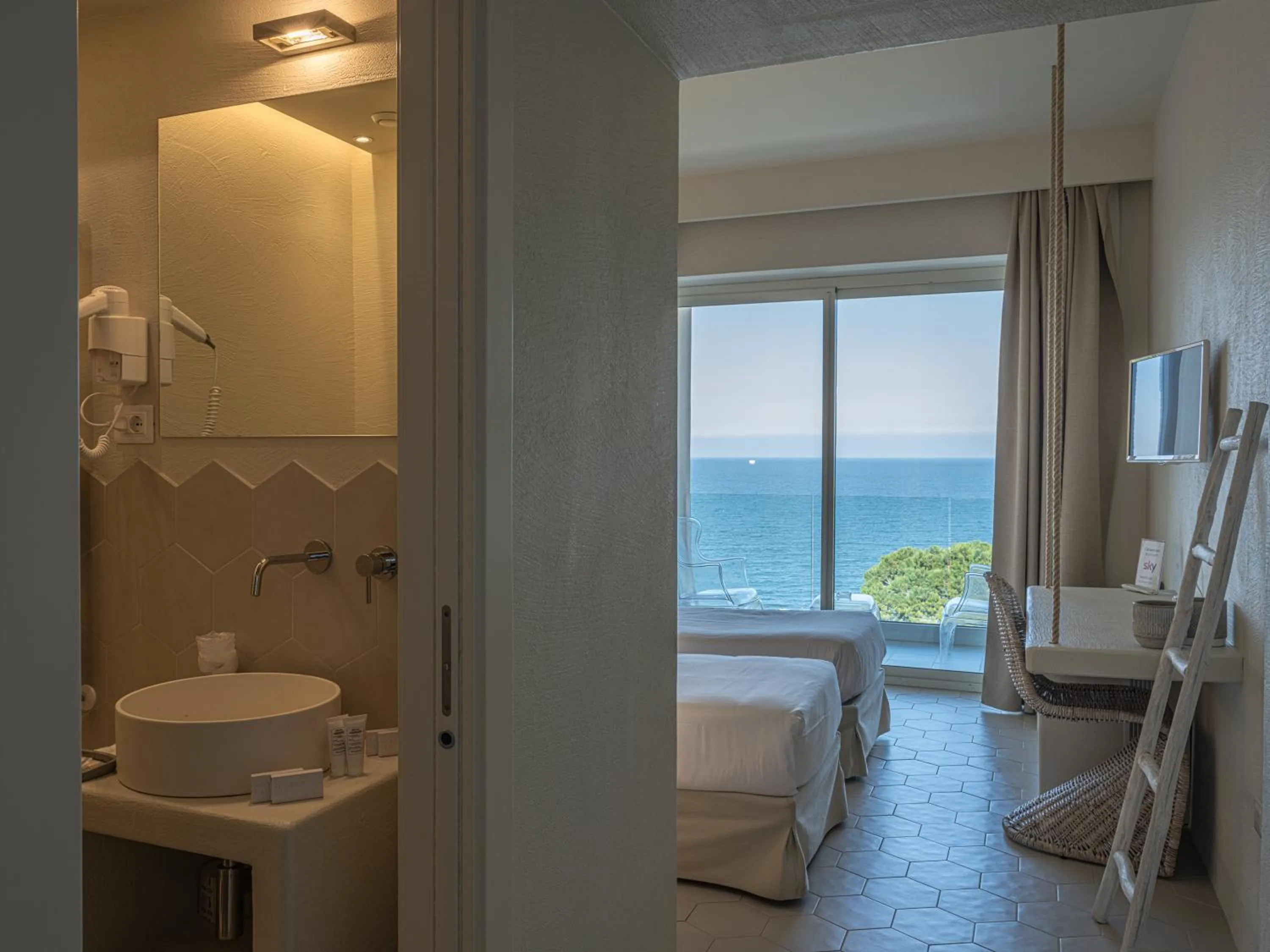 Photo of the whole room, Bed in La Chiave dei Trabocchi