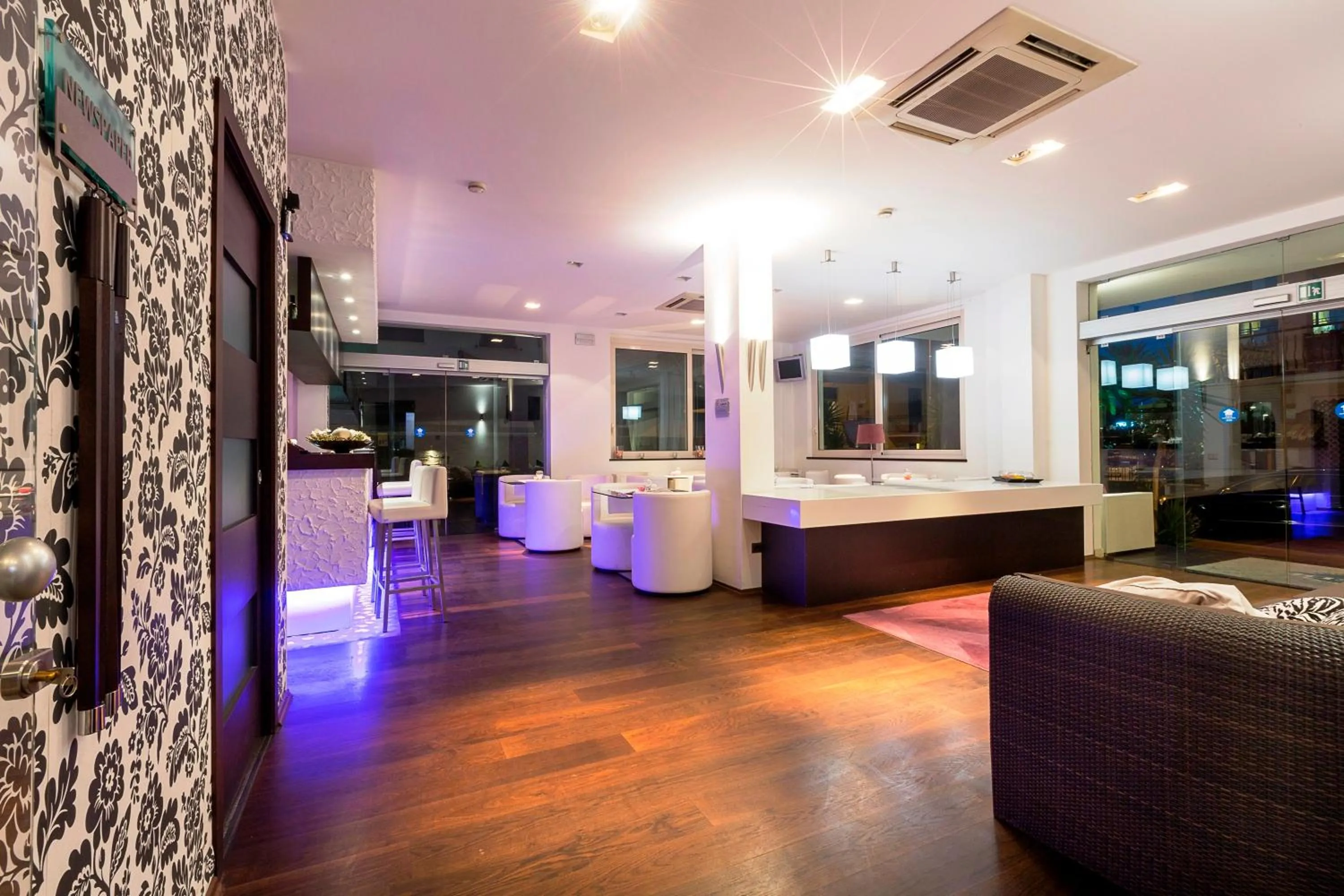 Communal lounge/ TV room in Medi Garden Hotel&Residence