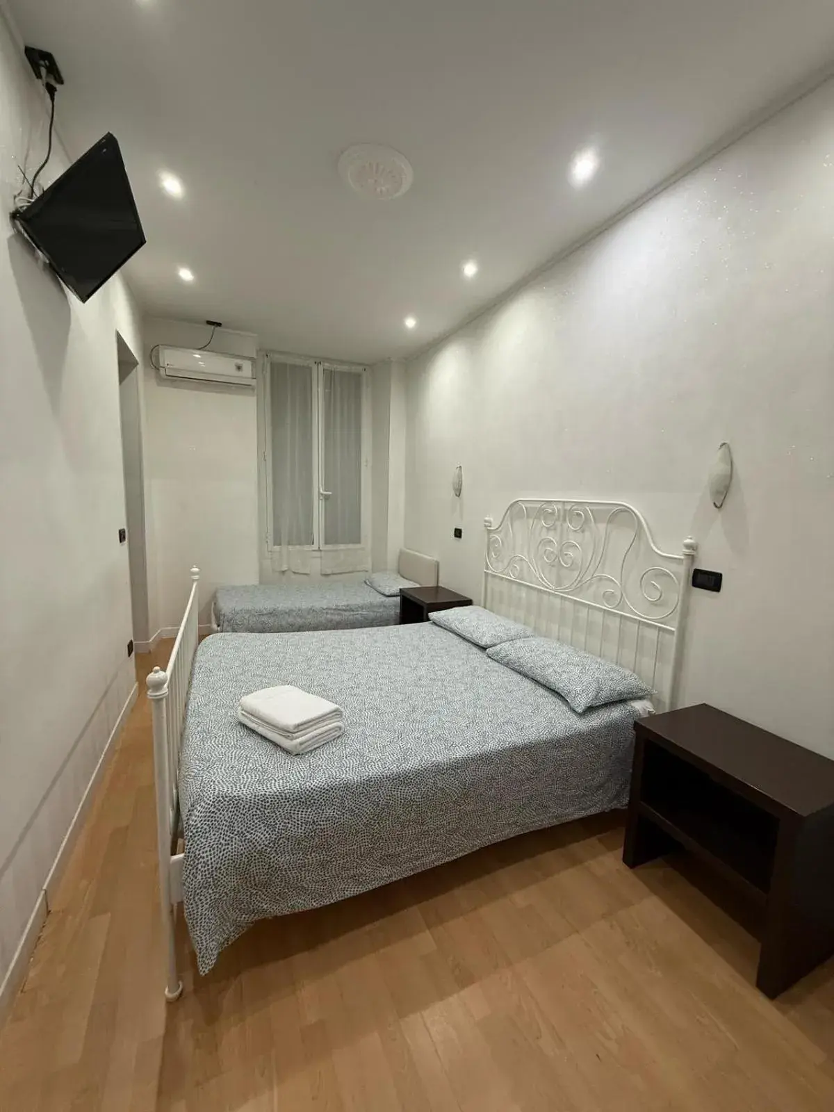 Large Double or Twin Room in Memole Inn Sanremo Large Double or Twin Room in Memole Inn Sanremo