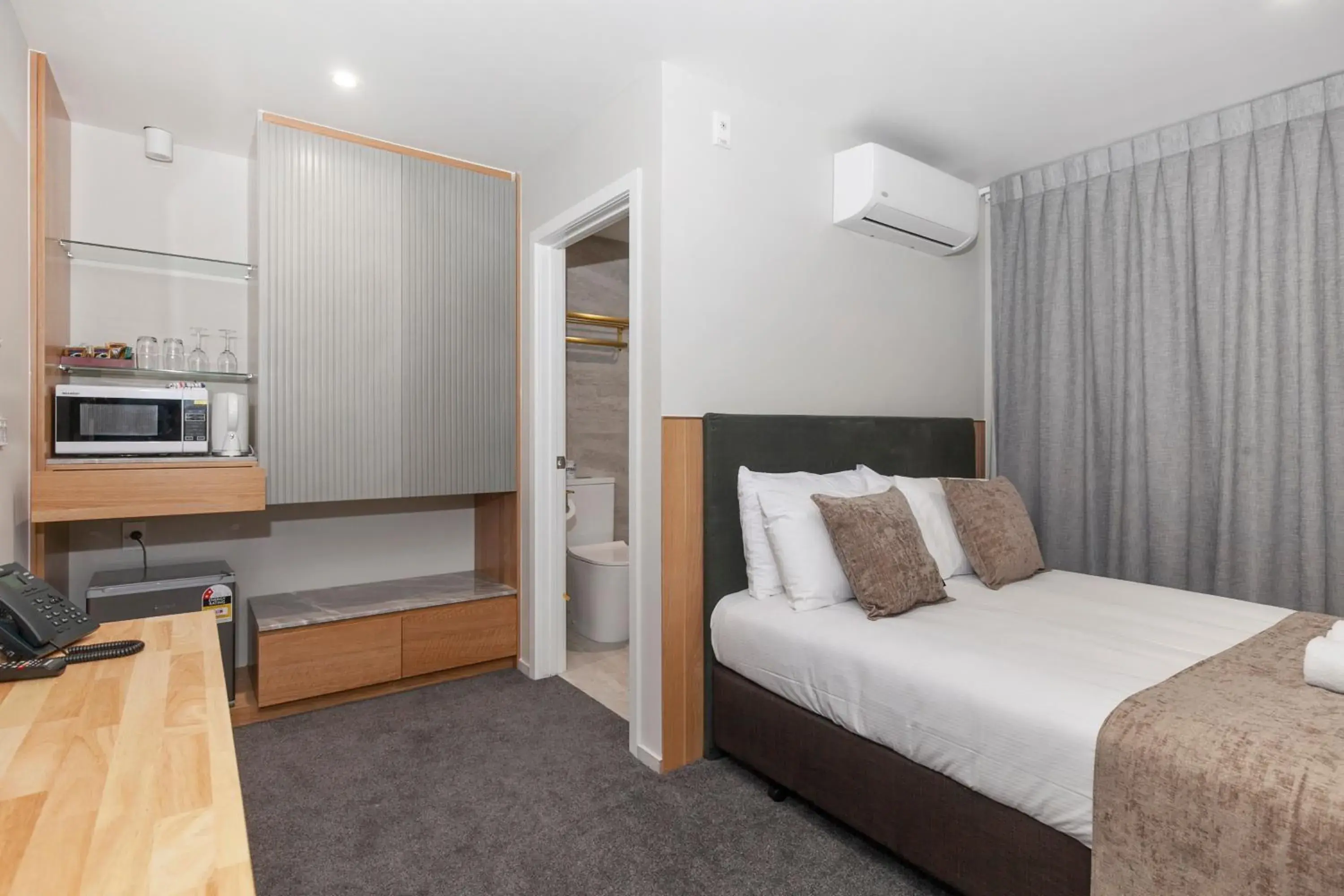 Double Room in Kolmar Inn Double Room in Kolmar Inn