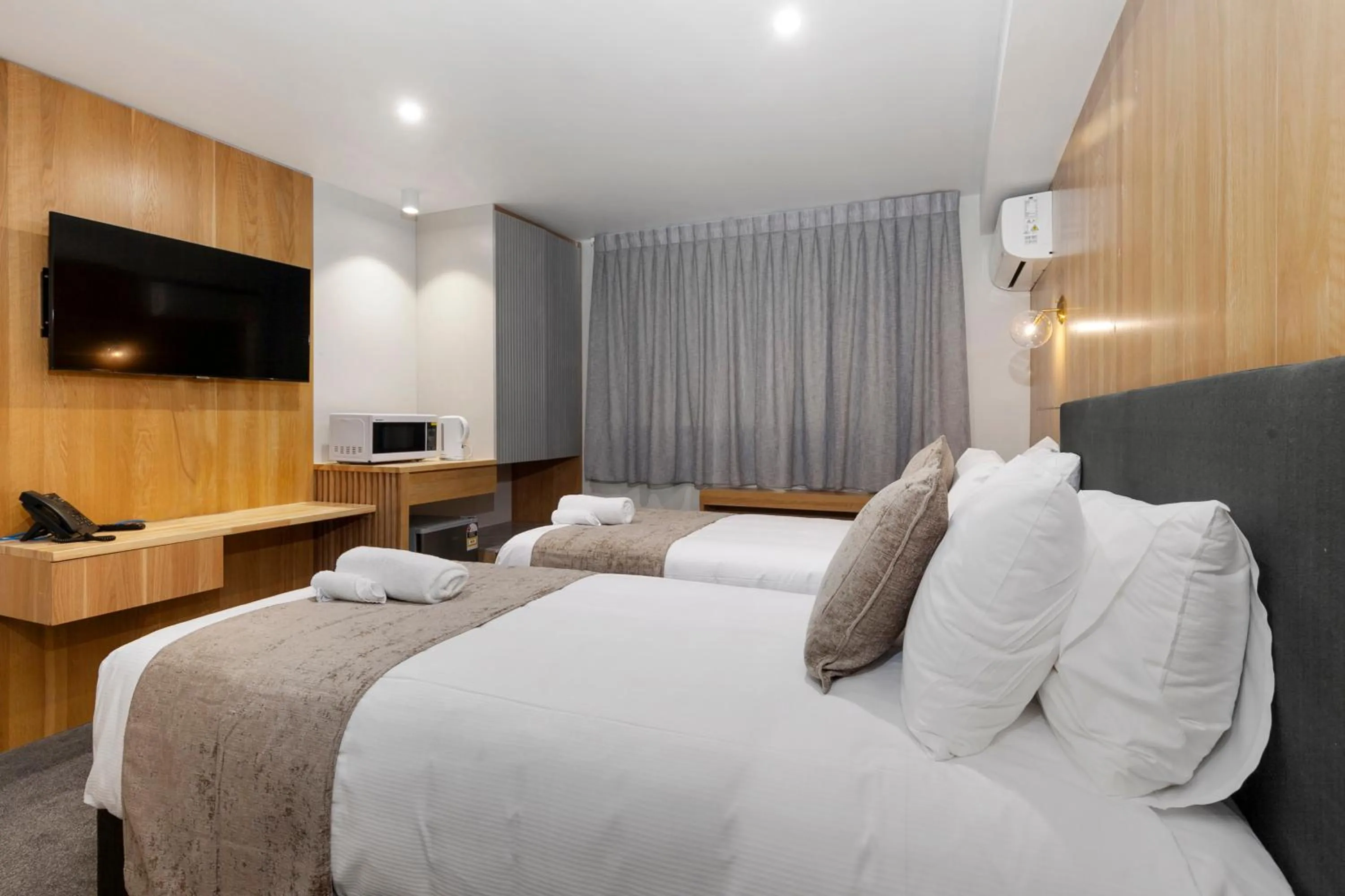 Photo of the whole room, Bed in Kolmar Inn