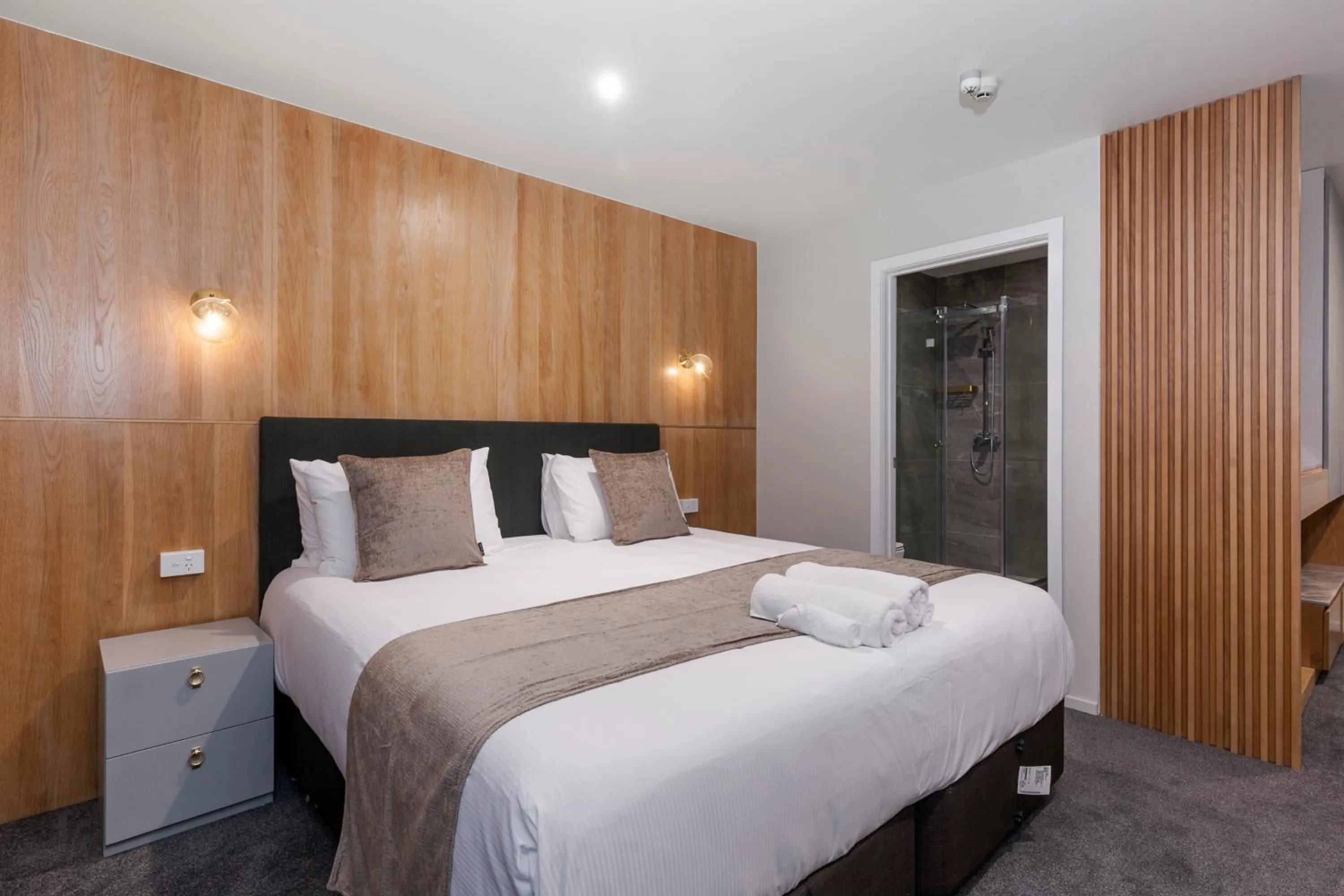 Photo of the whole room, Bed in Kolmar Inn