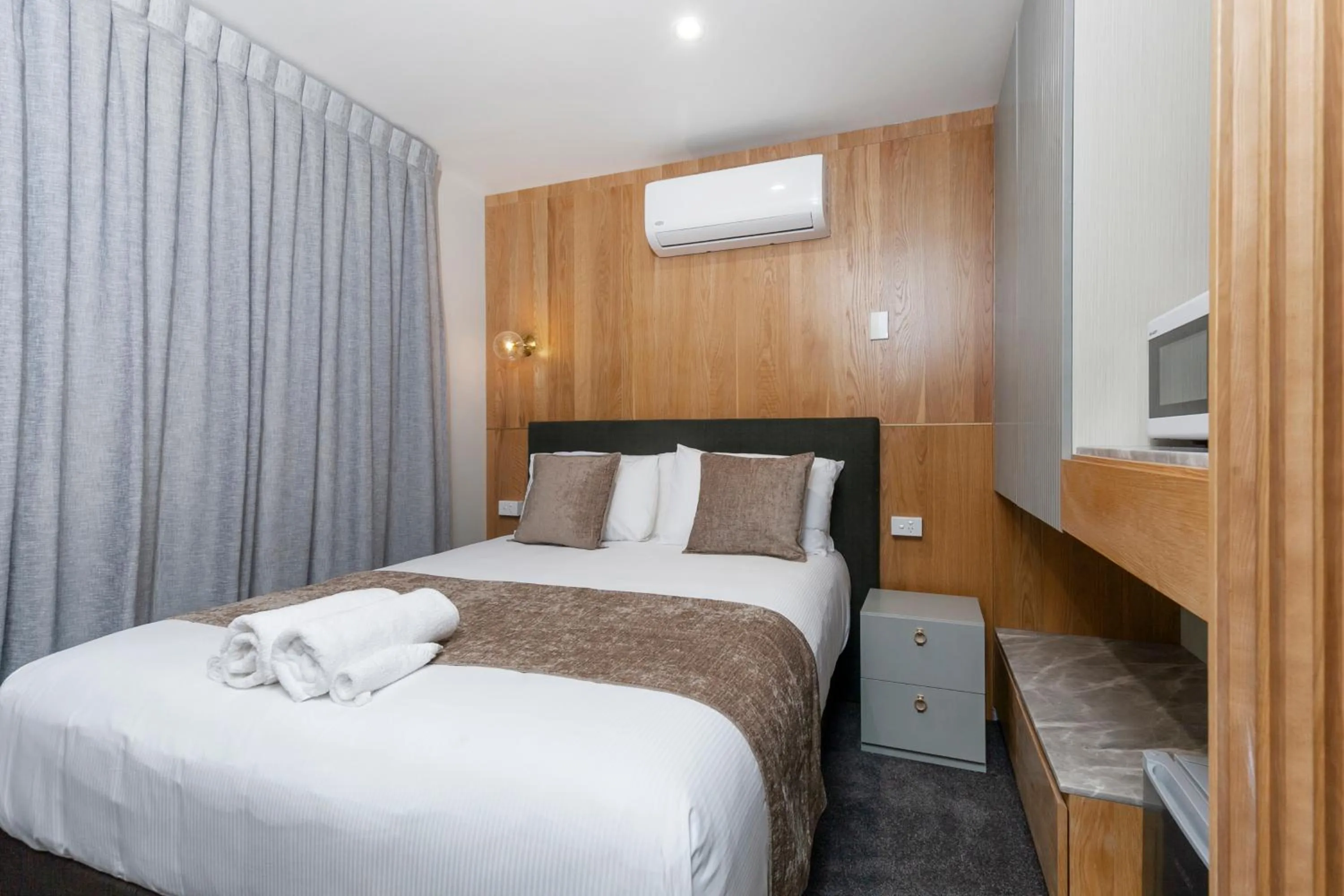 Photo of the whole room, Bed in Kolmar Inn