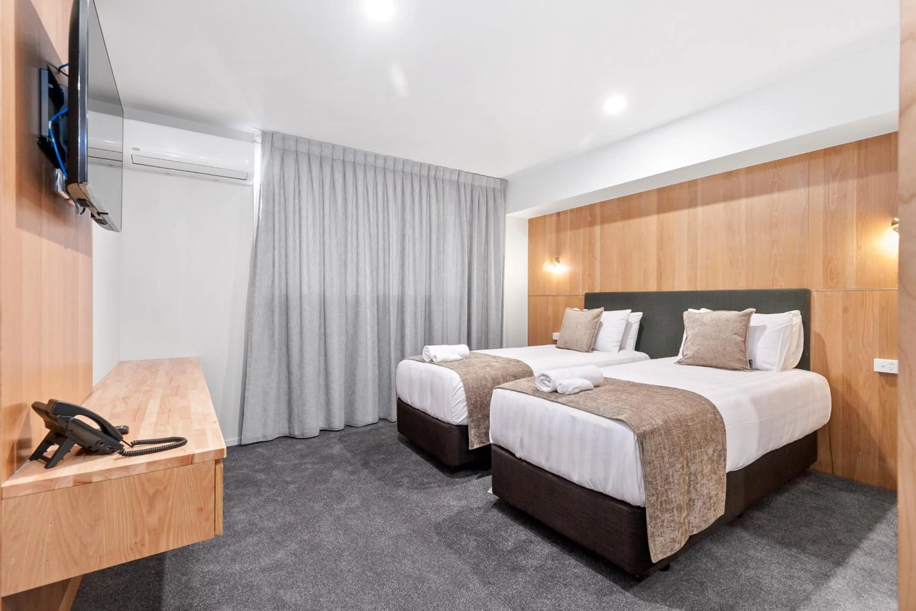 Photo of the whole room, Bed in Kolmar Inn