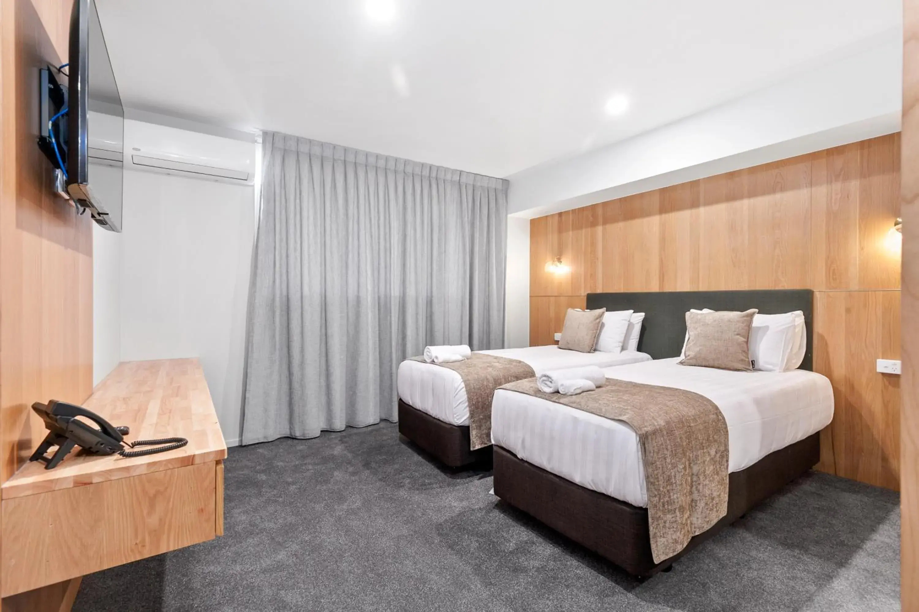 Twin Room in Kolmar Inn Twin Room in Kolmar Inn