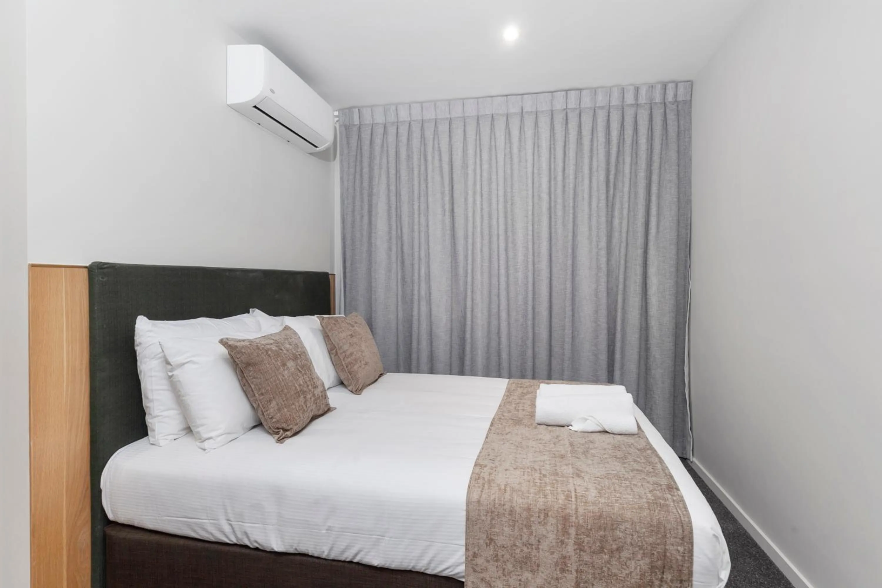 Photo of the whole room, Bed in Kolmar Inn