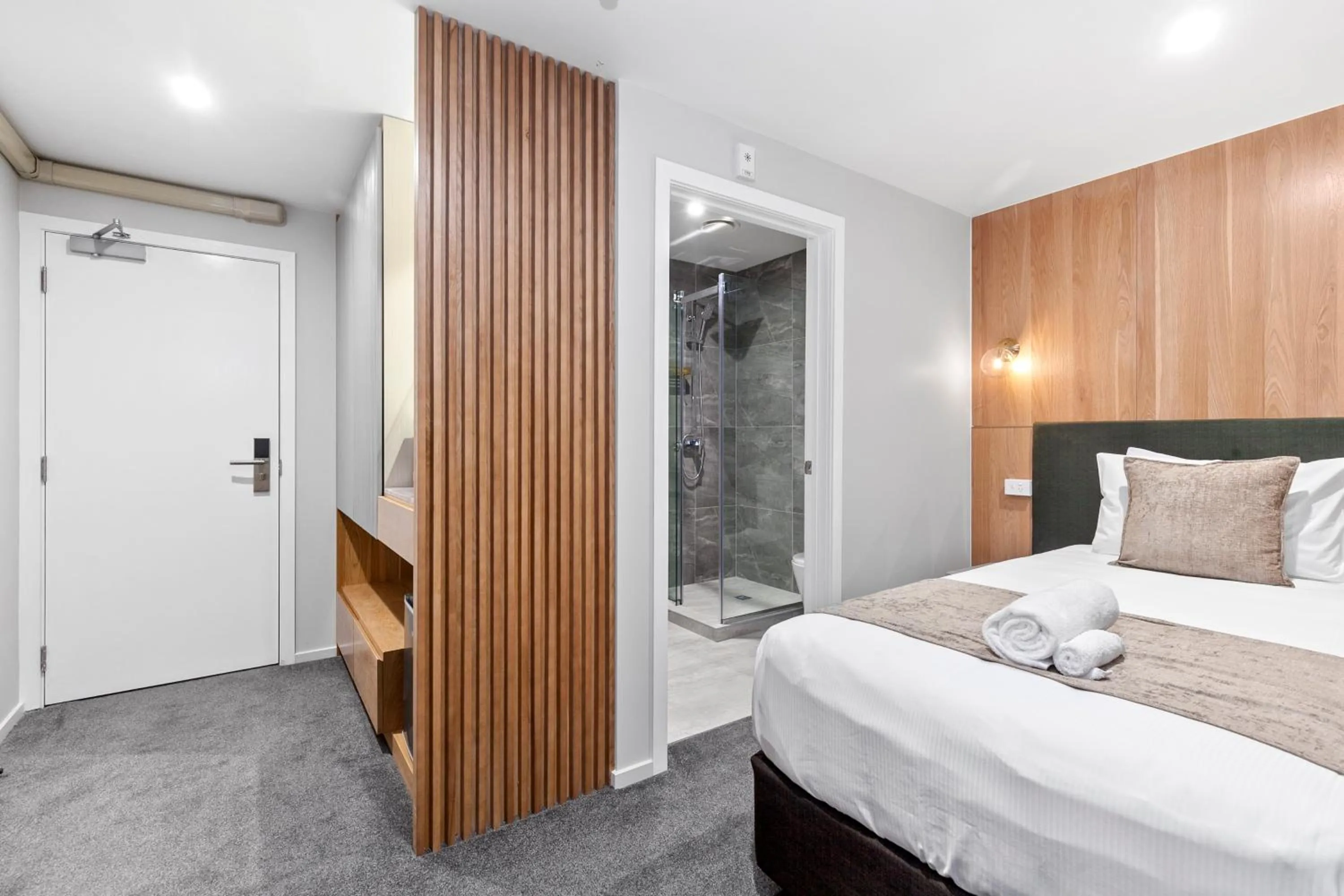 Photo of the whole room, Bed in Kolmar Inn