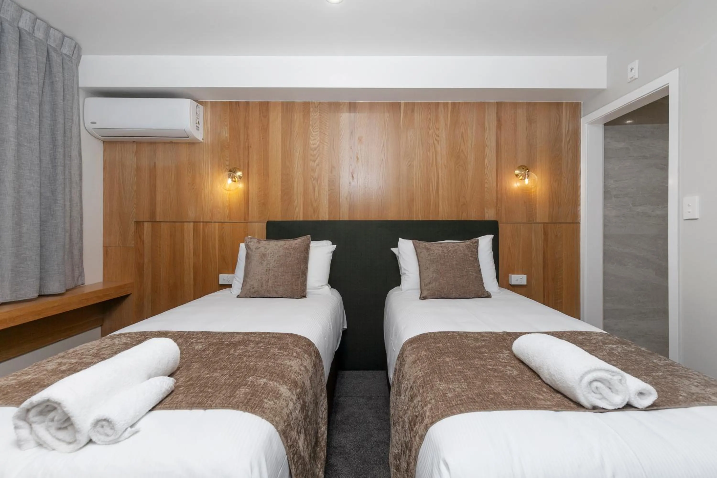 Photo of the whole room, Bed in Kolmar Inn