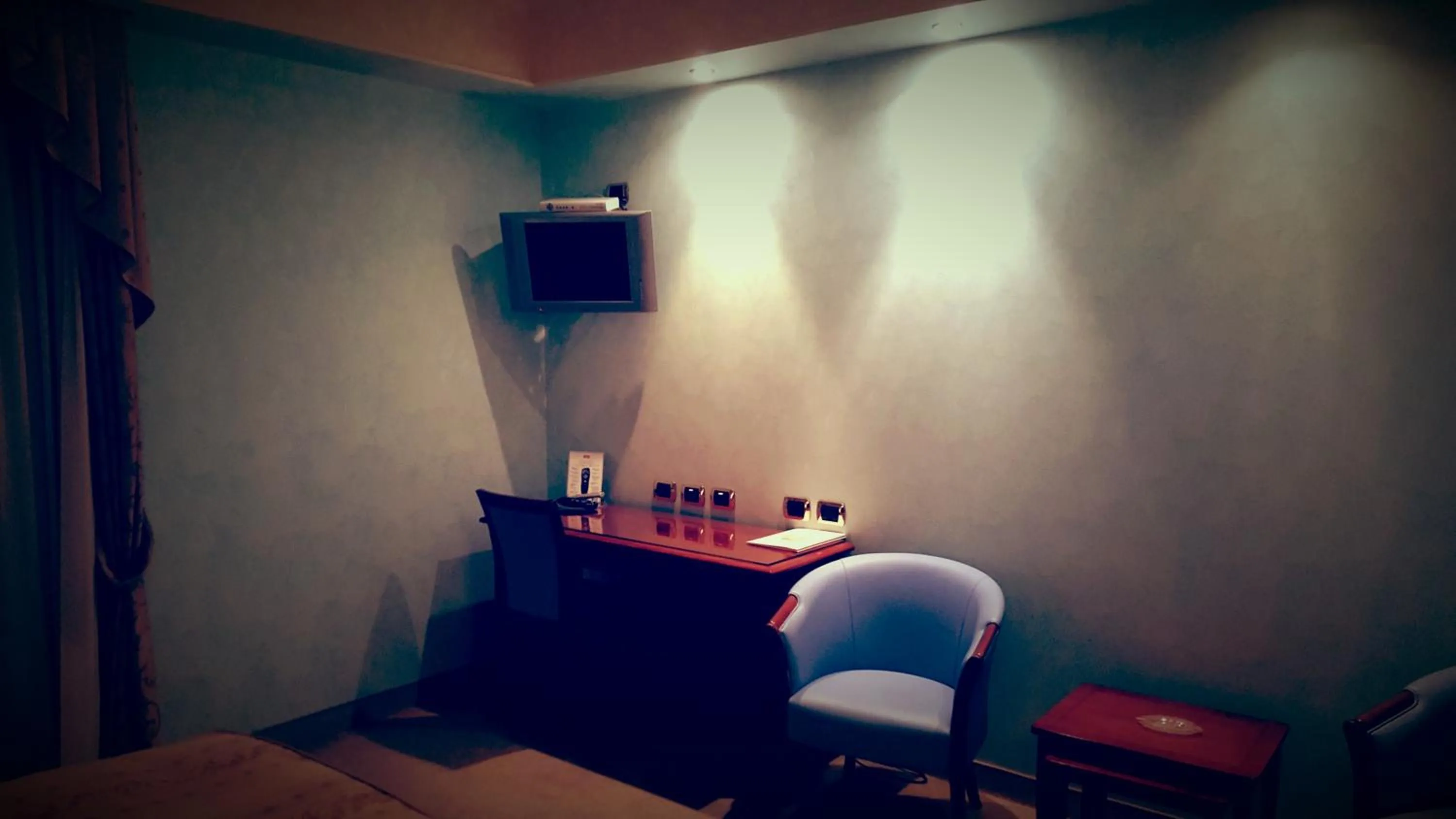 TV and multimedia in Gardenia Hotel