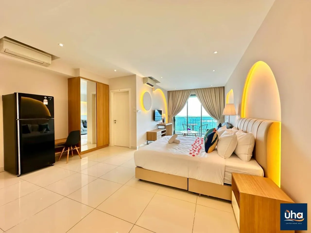 Communal lounge/ TV room, Bed in Teega Suites @ UHA