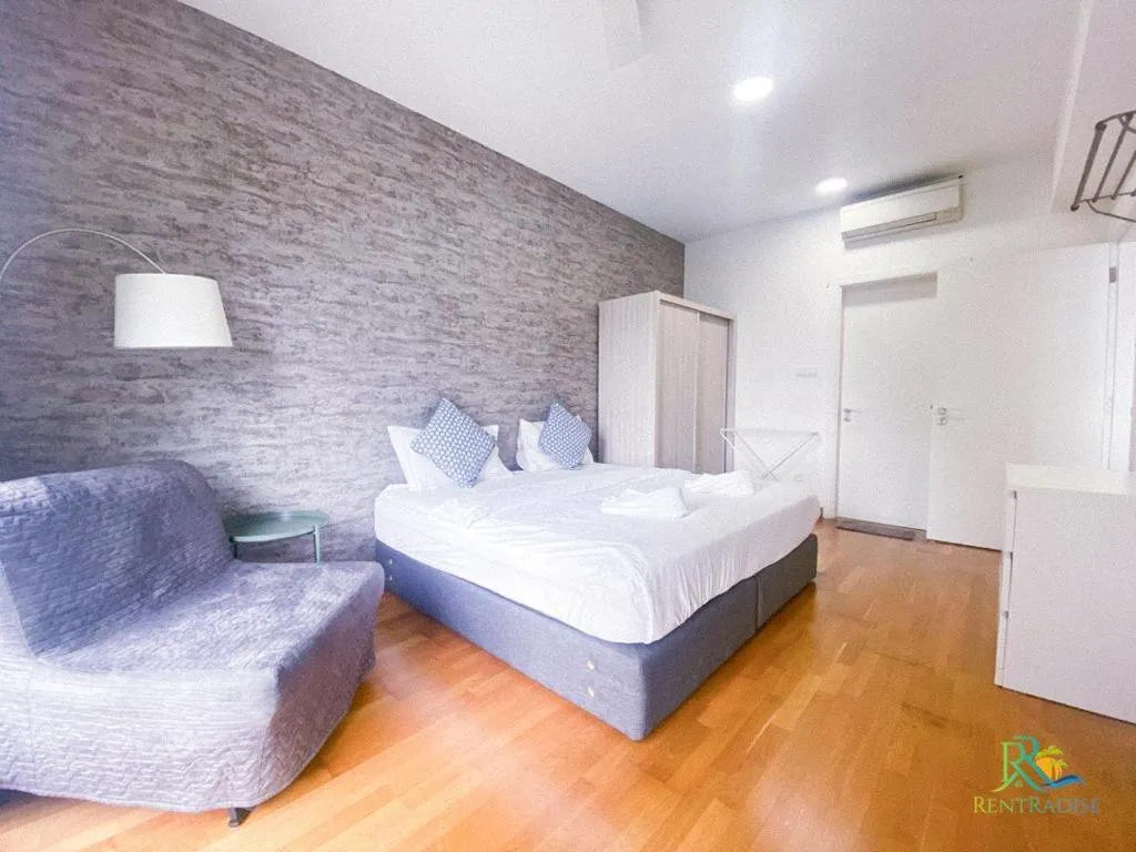 Photo of the whole room, Bed in Teega Suites @ UHA