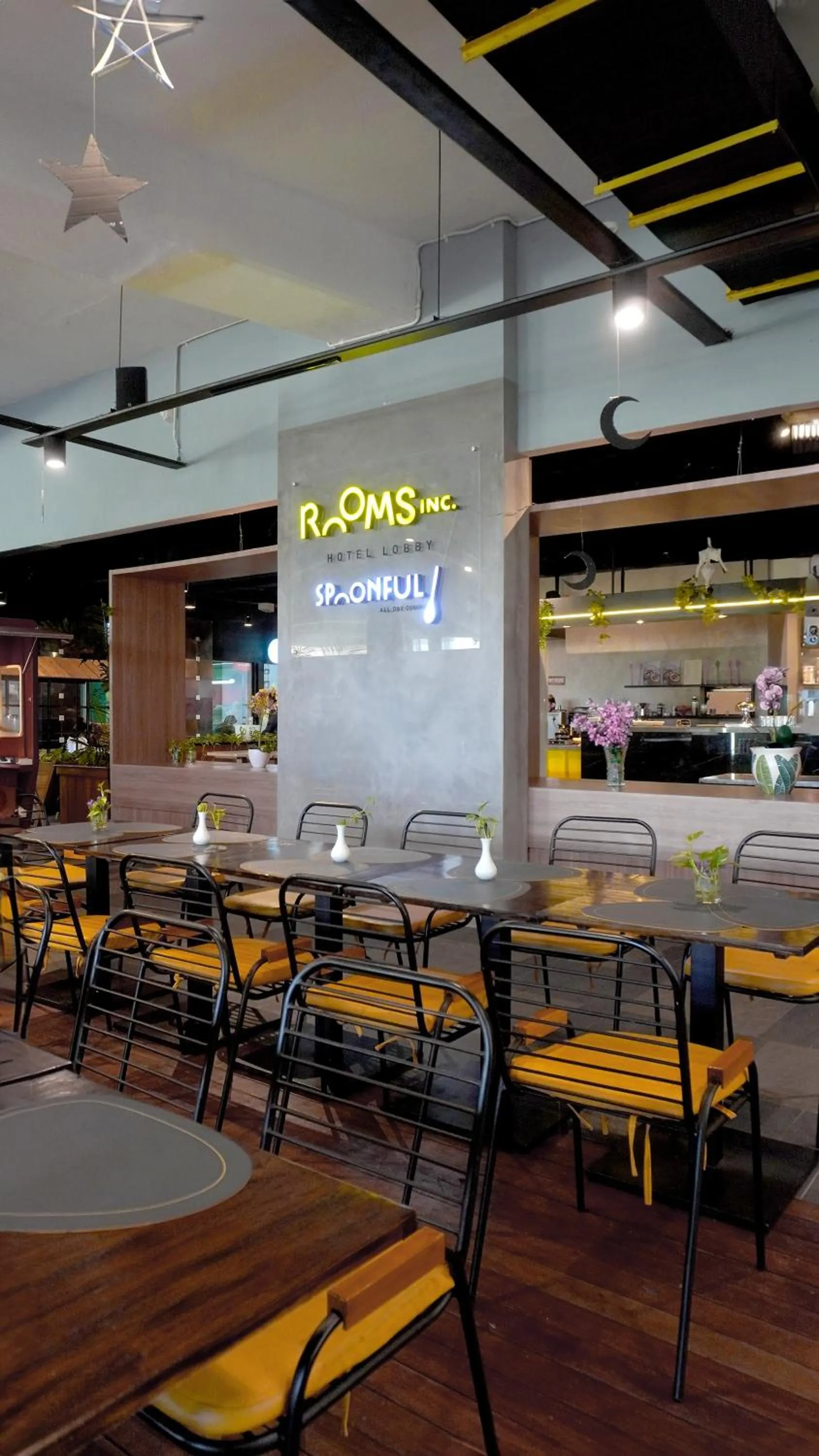 Restaurant/places to eat in ROOMS INC d'botanica Bandung