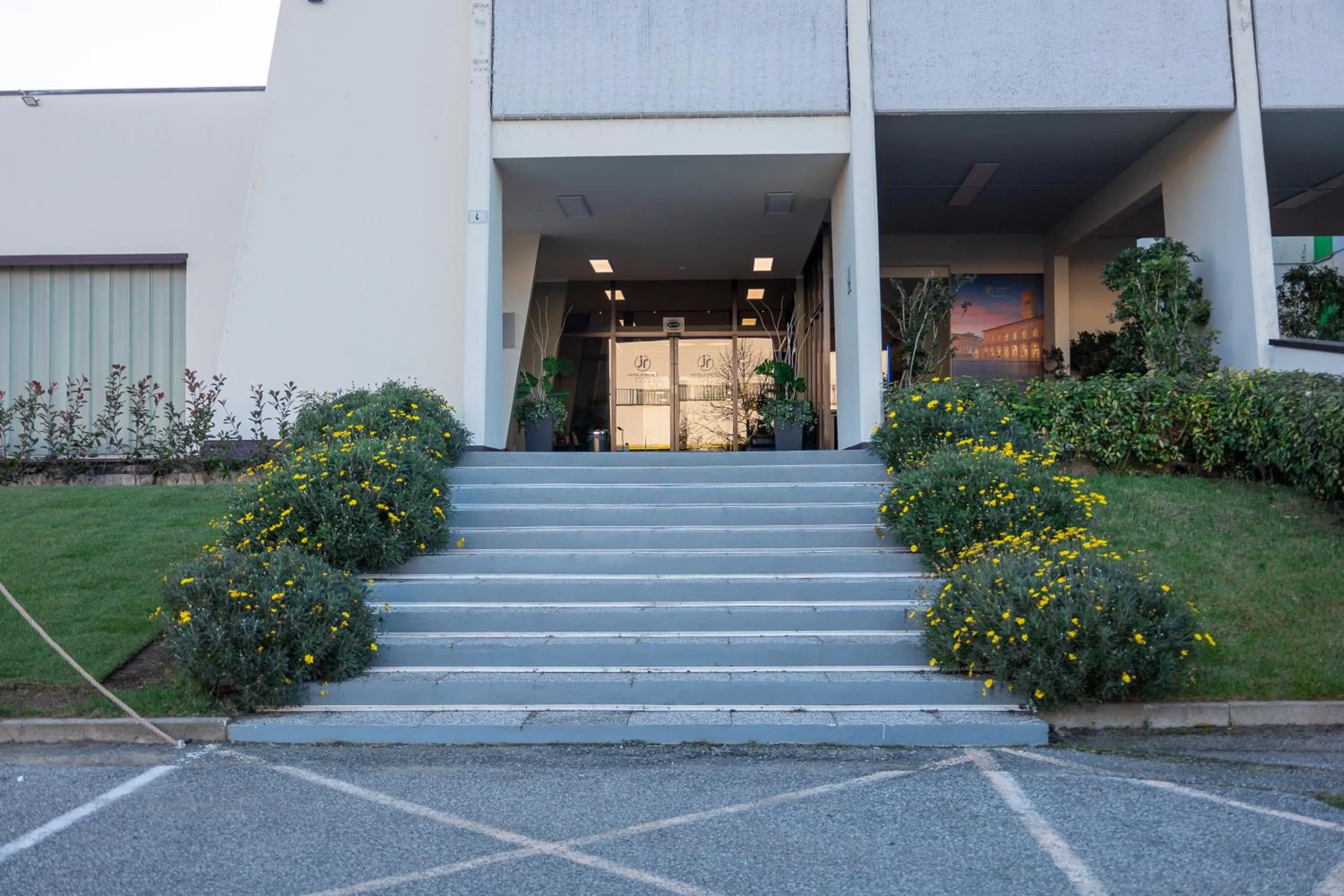 Facade/entrance in JR Hotels Gate 7 Bologna