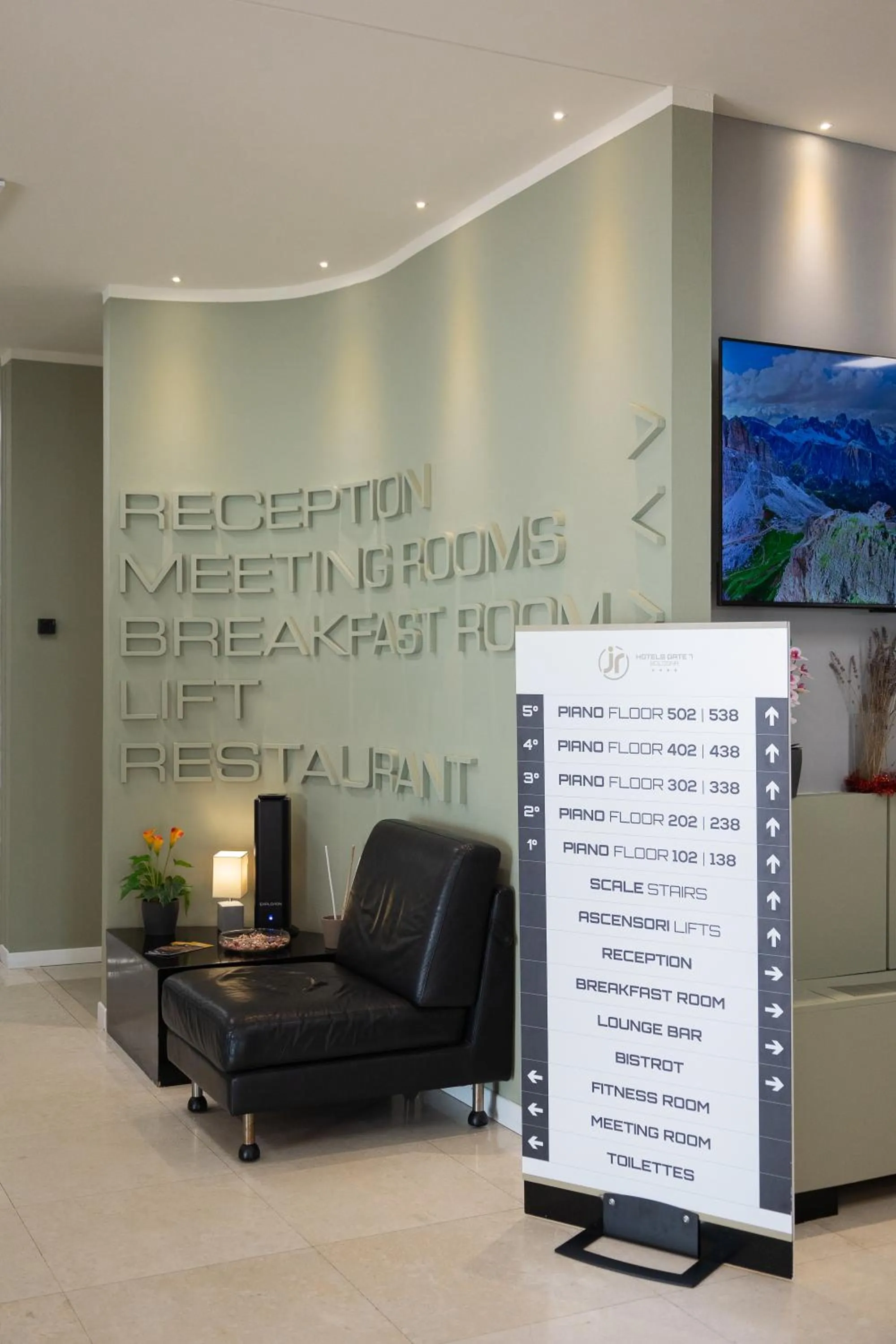 Lobby or reception in JR Hotels Gate 7 Bologna