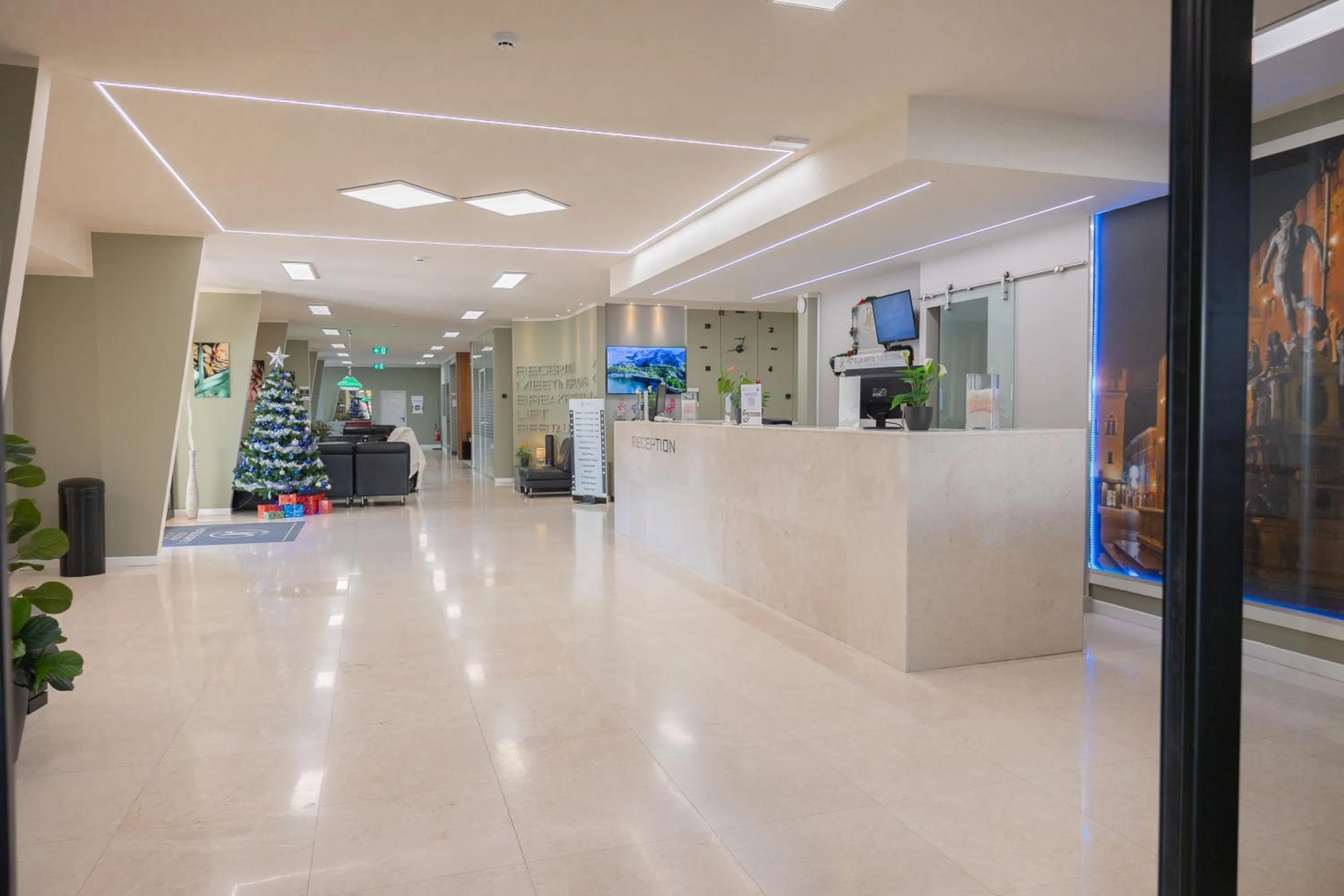 Lobby or reception in JR Hotels Gate 7 Bologna