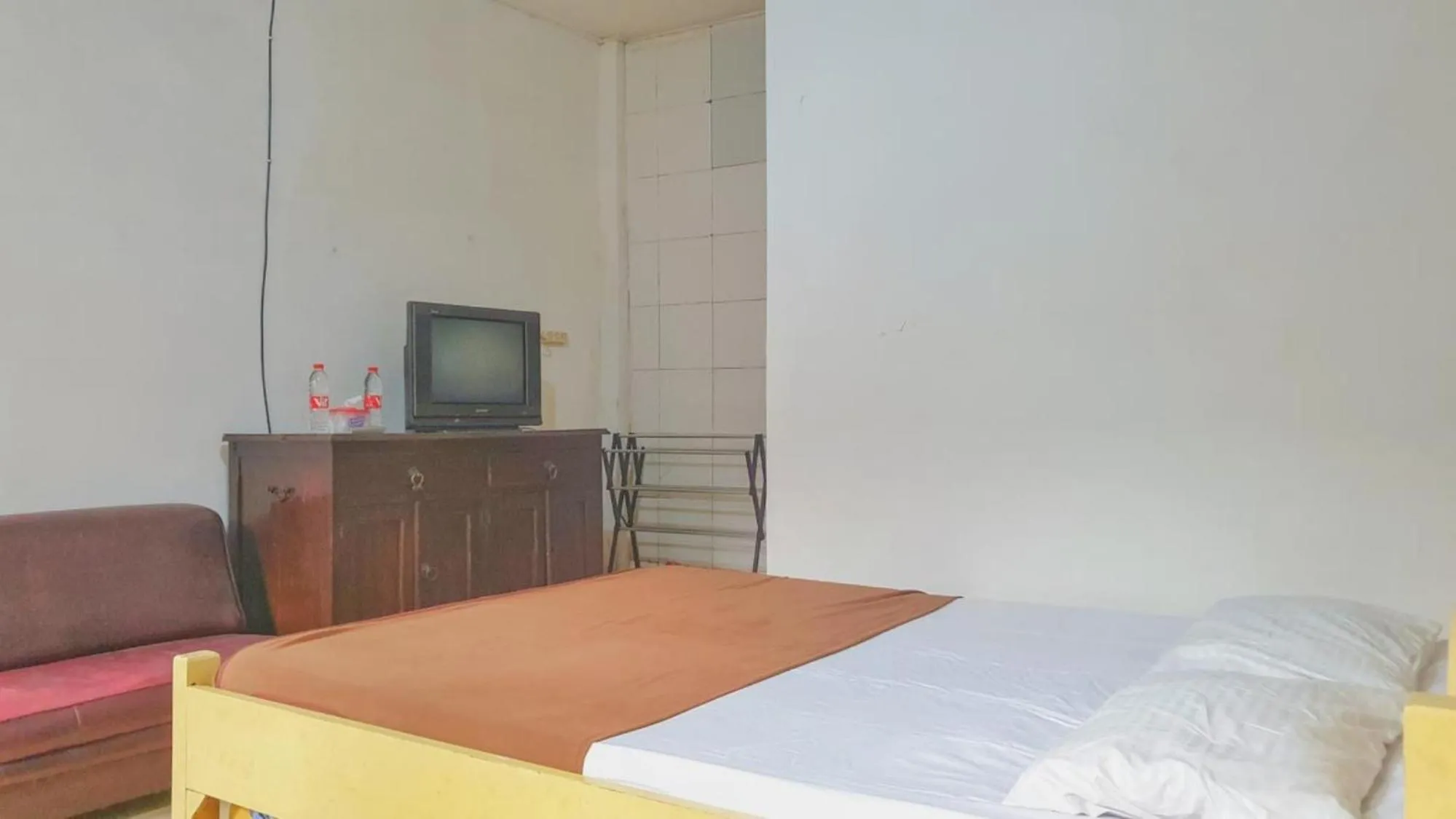 Bedroom, Bed in Hotel Jaya Kusuma near Candi Prambanan Mitra RedDoorz