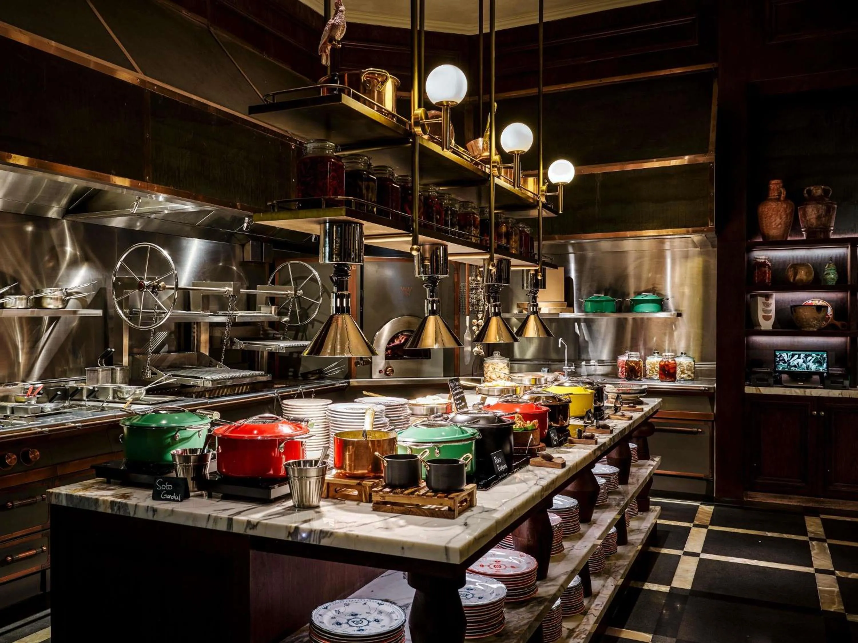 Restaurant/places to eat in 25hours Hotel Jakarta The Oddbird