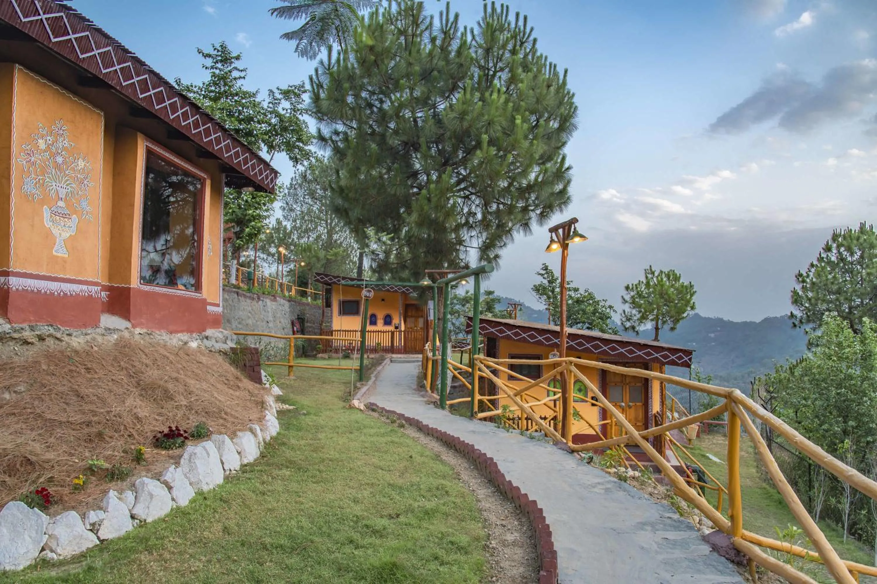 Photo of the whole room in A Kasauli Ggaon by Echor