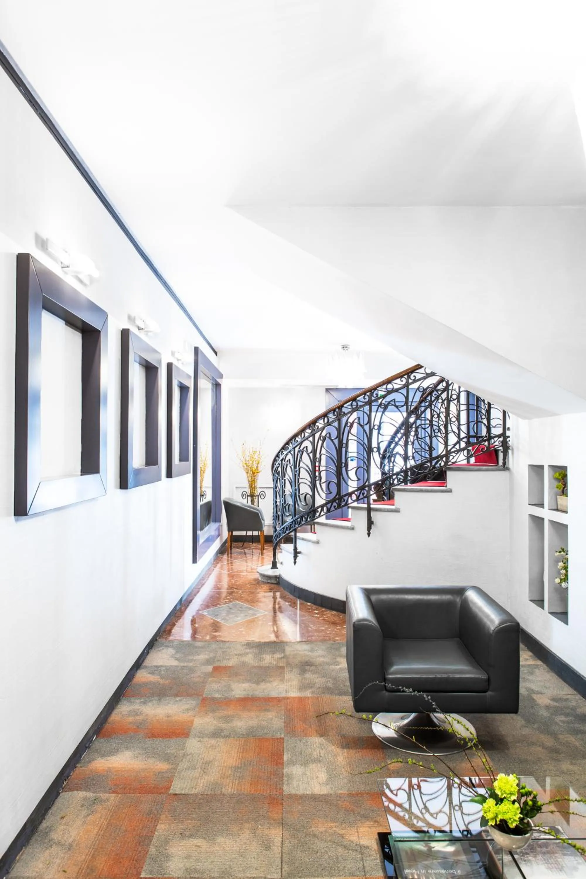 Communal lounge/ TV room, Bed in Hotel Piazza Di Spagna