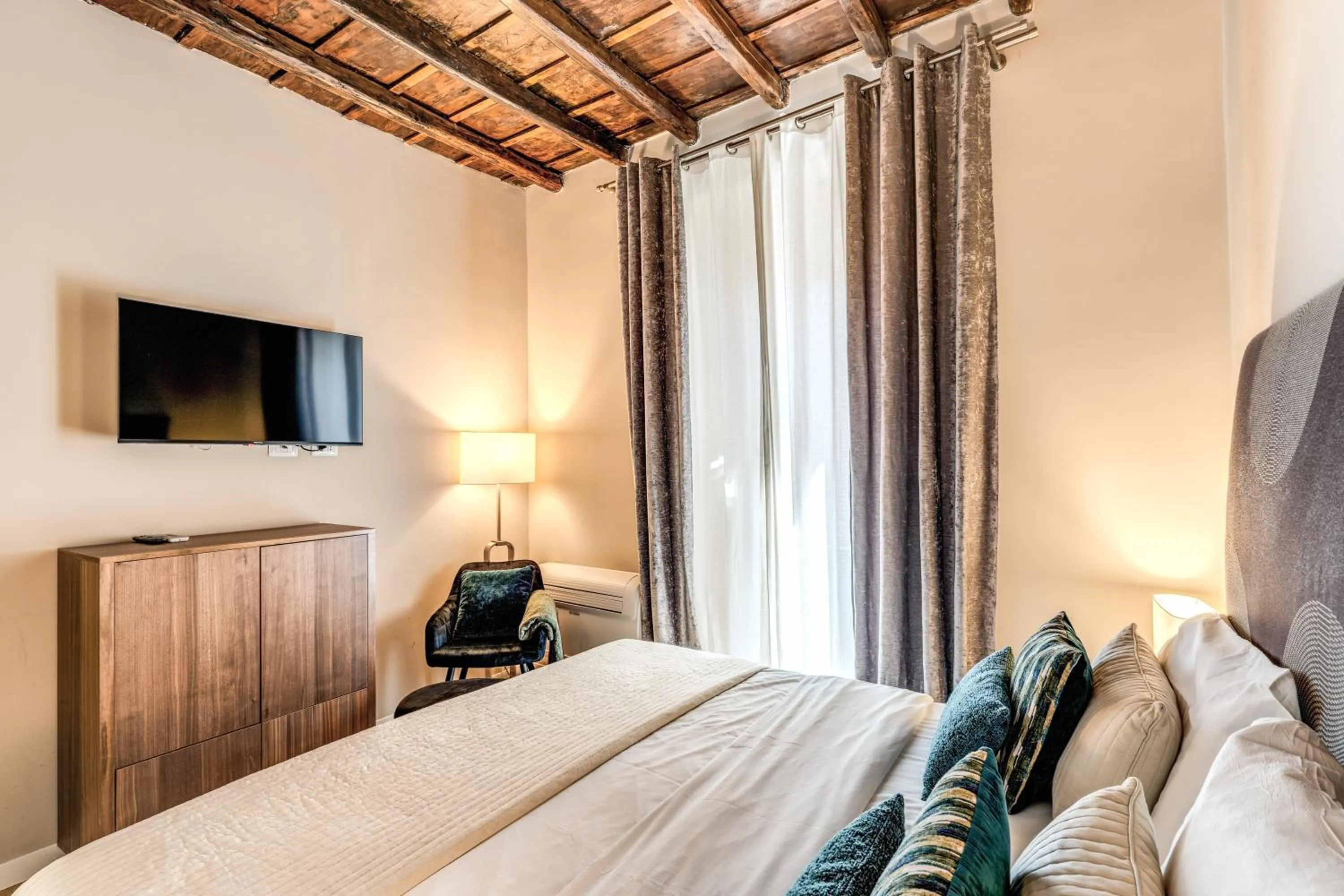 Bed in Trevi Beau Boutique Hotel