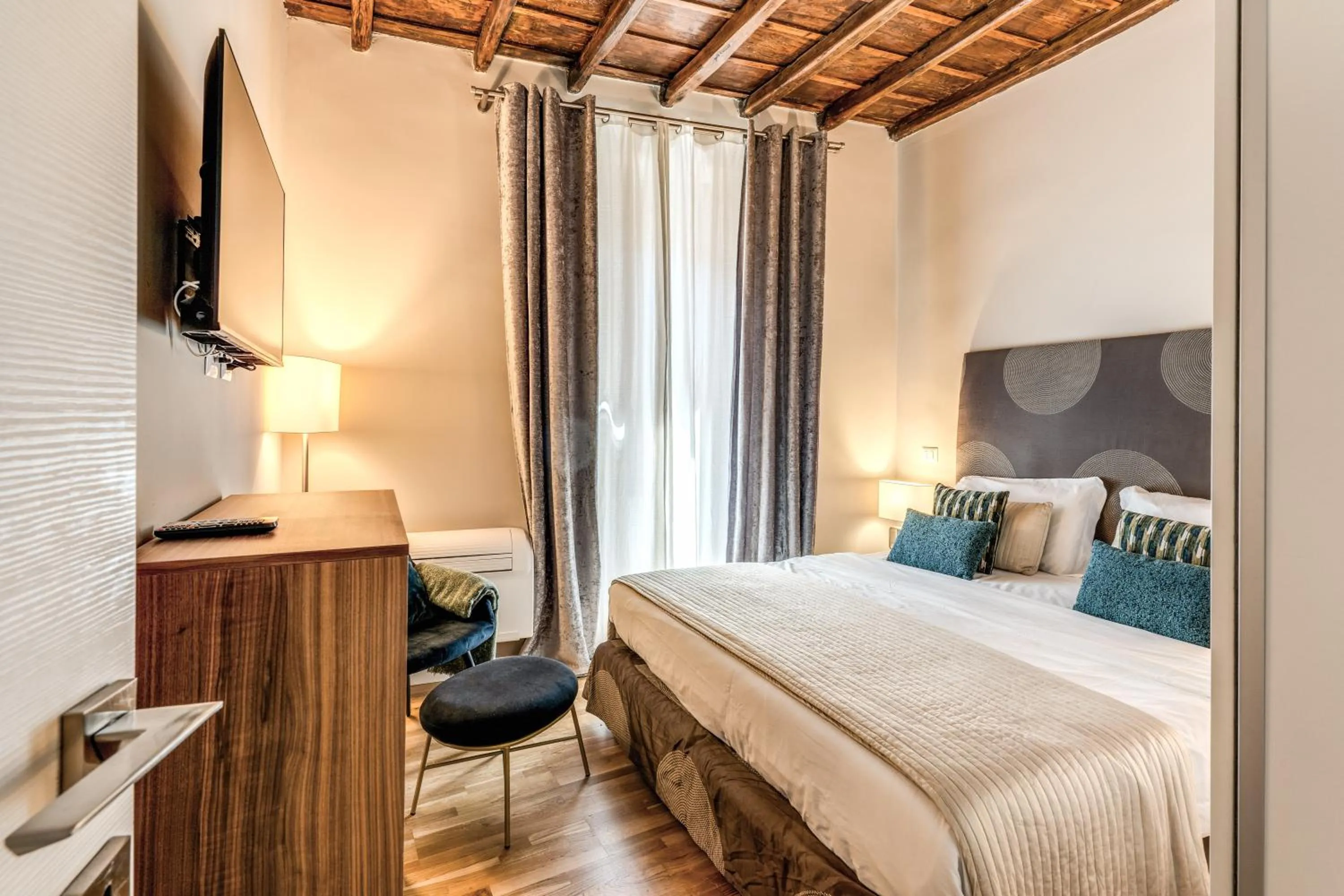 Bed in Trevi Beau Boutique Hotel