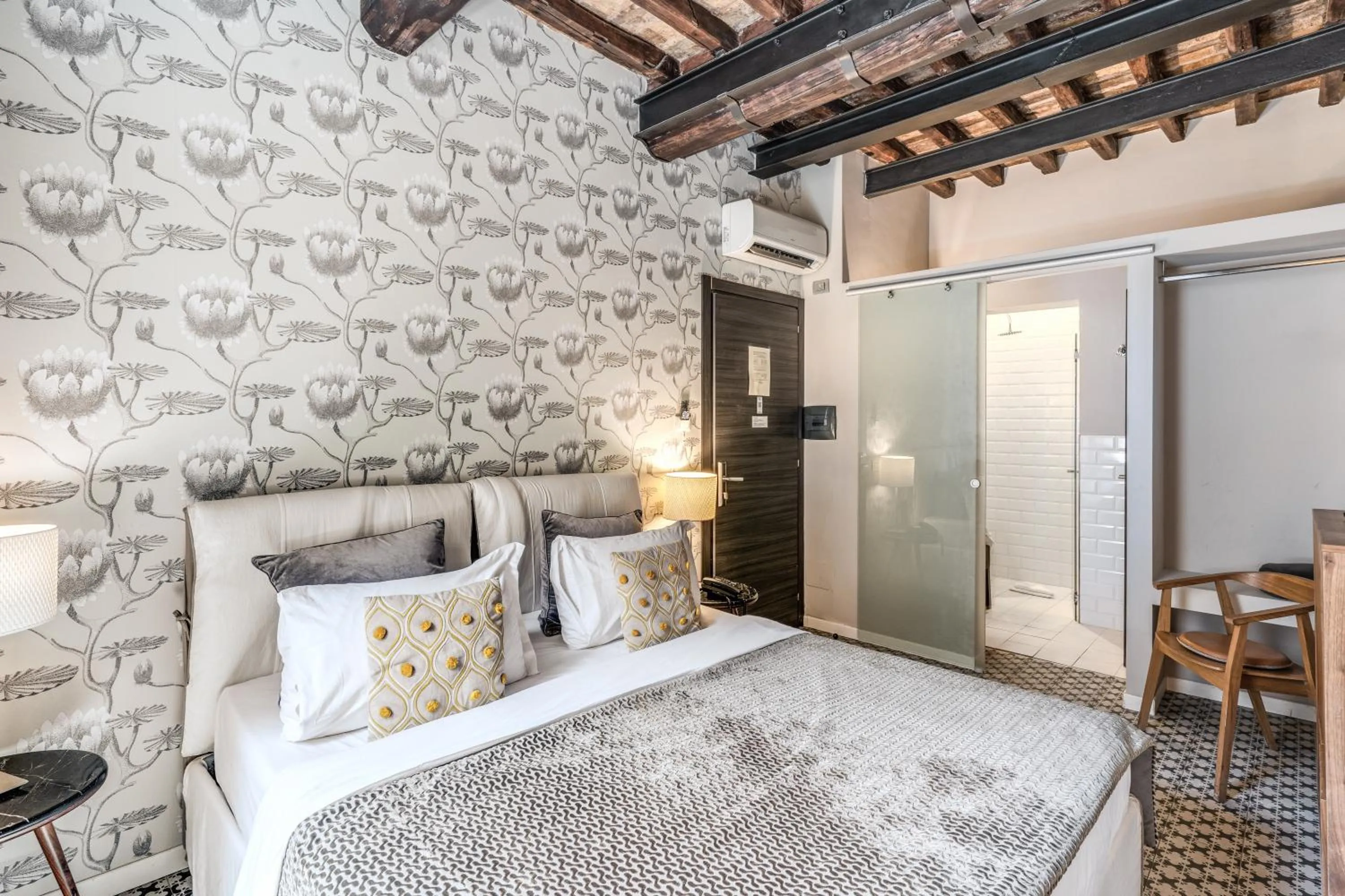 Bed in Trevi Beau Boutique Hotel