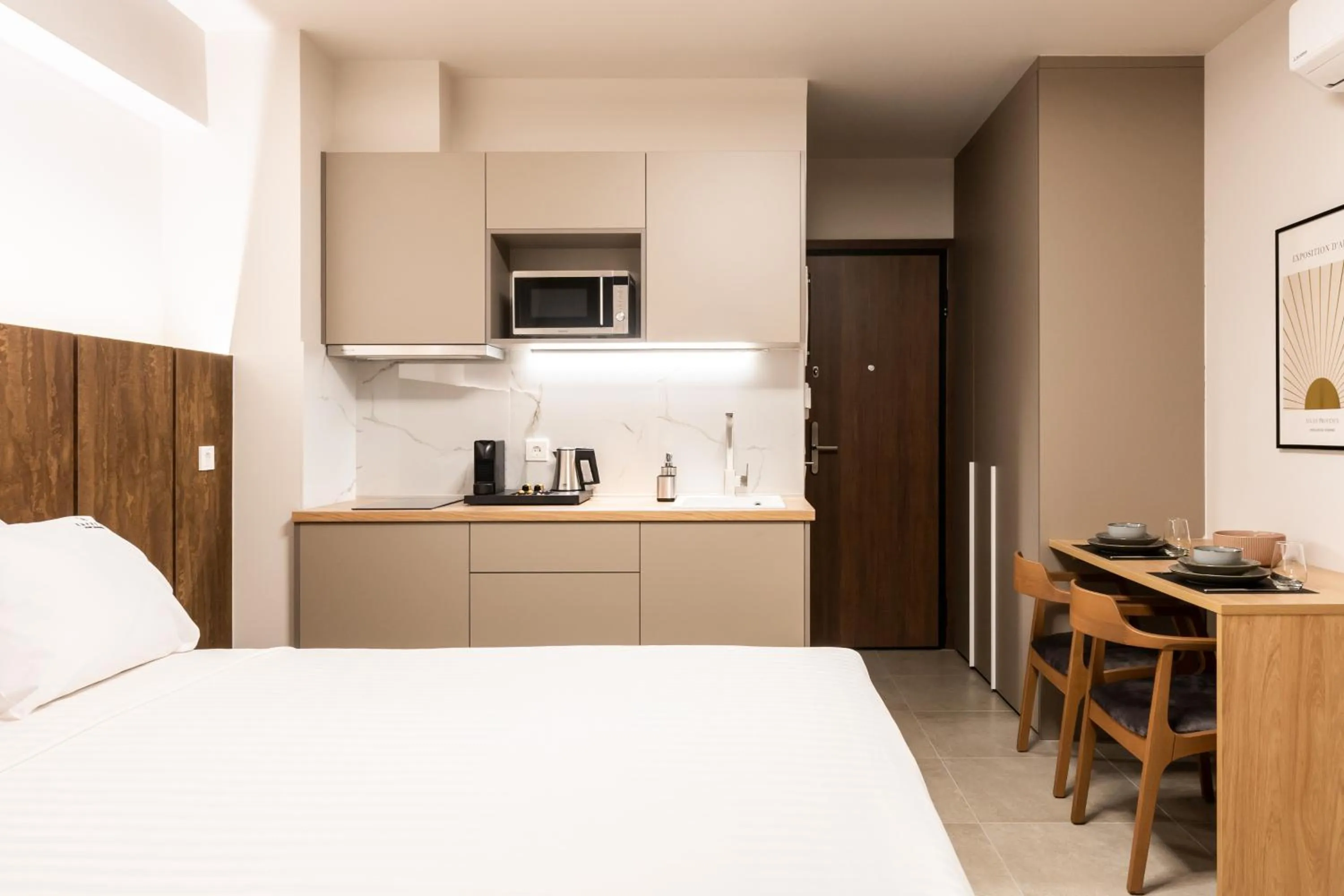 Photo of the whole room, Bed in Empress Luxury Residences