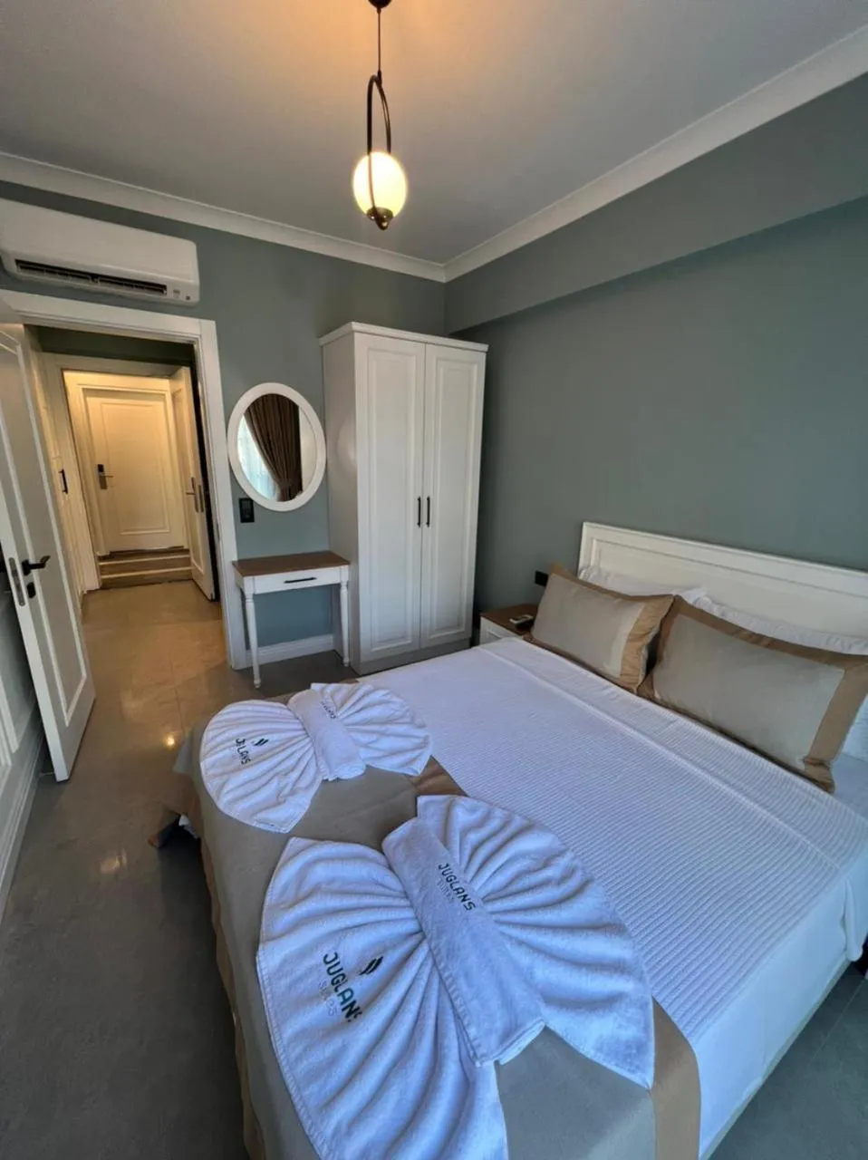 Bed in Juglans Suites